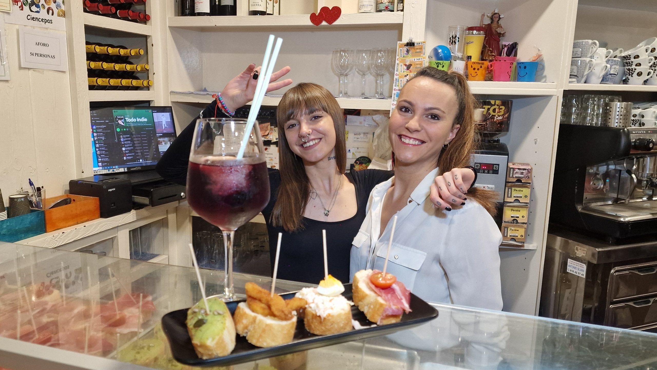 [FOTOS] Jueves Santo con limonadas en el Bar 'Cien Cepas' de Bembibre