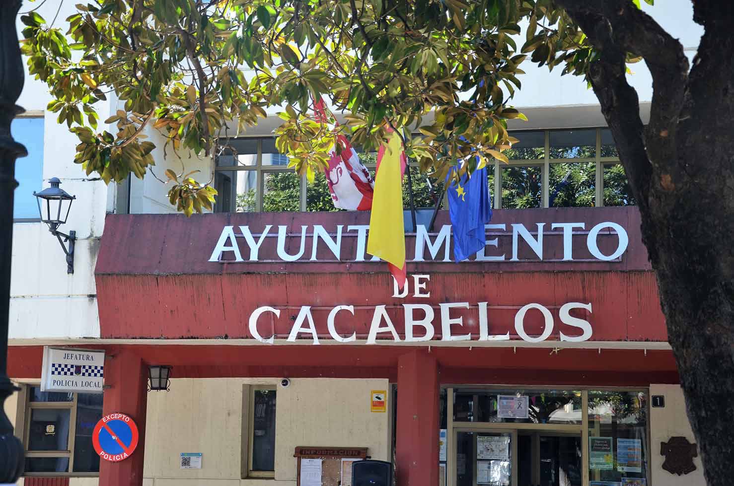 IU denuncia un nuevo retraso del Ayuntamiento de Cacabelos en el pago de las nóminas municipales y a proveedores