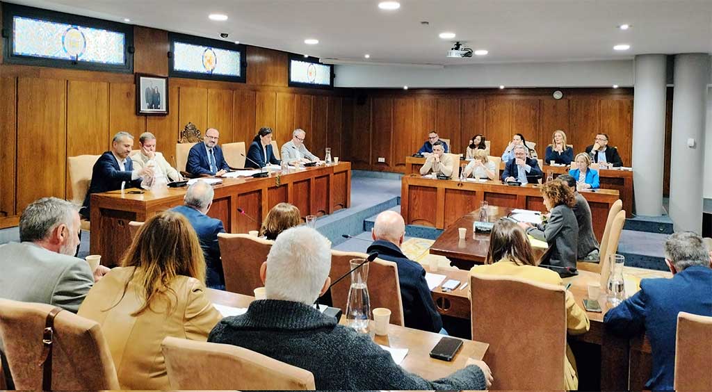 El PSOE critica al equipo de gobierno por gastar de forma “abusiva” a través de contratos menores