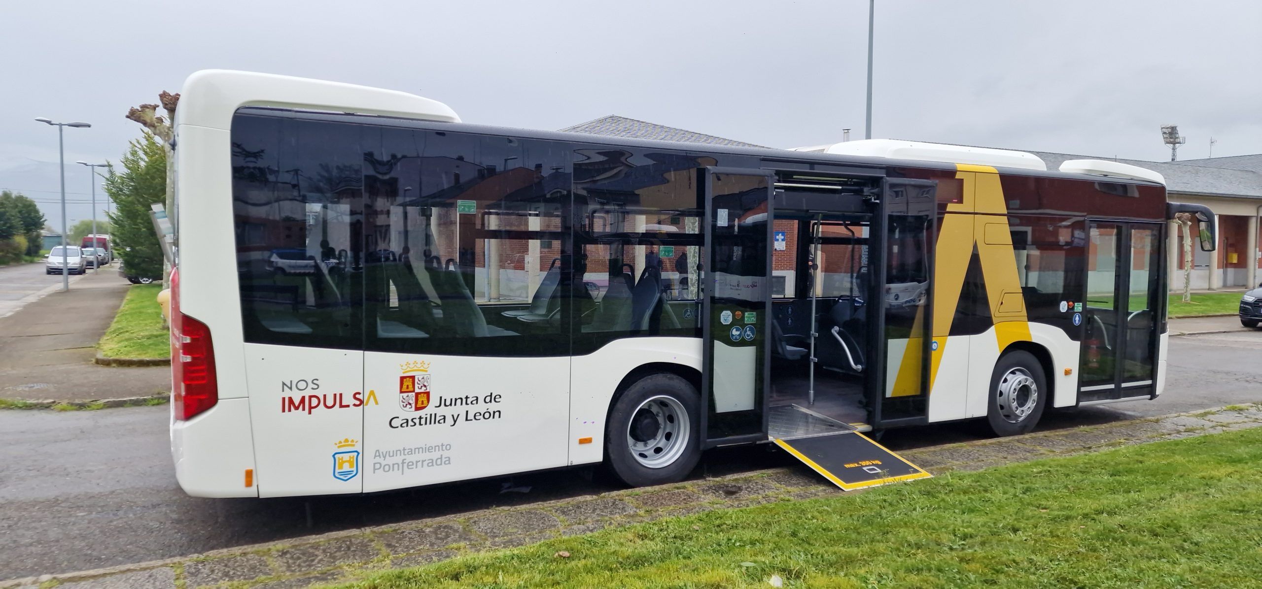 El PCE en El Bierzo denuncia una “geografía de la exclusión” en Ponferrada y reclama cambios en el transporte urbano