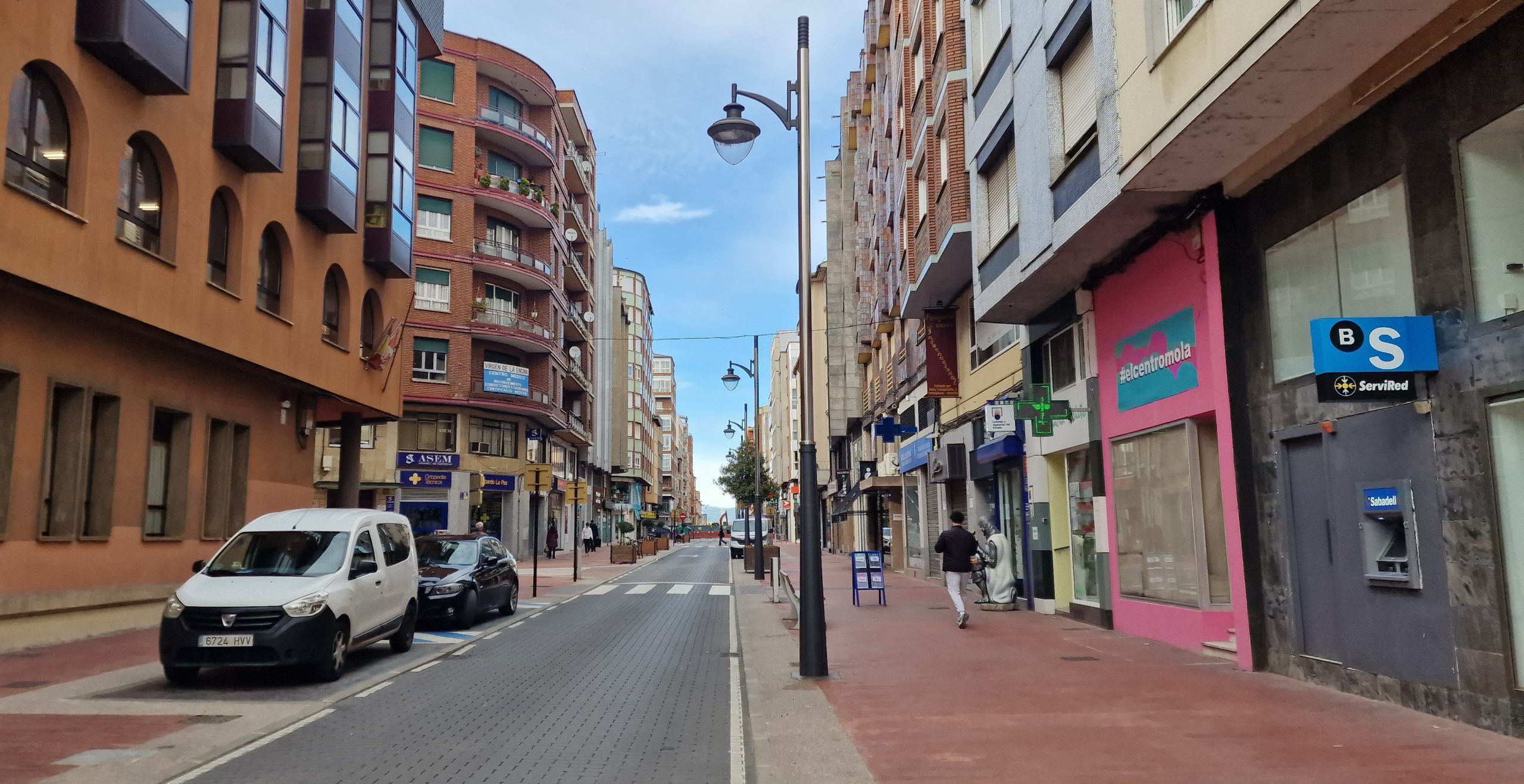 'El Centro Mola' propone trasladar oficinas municipales al centro de la ciudad para dinamizar su actividad comercial y social