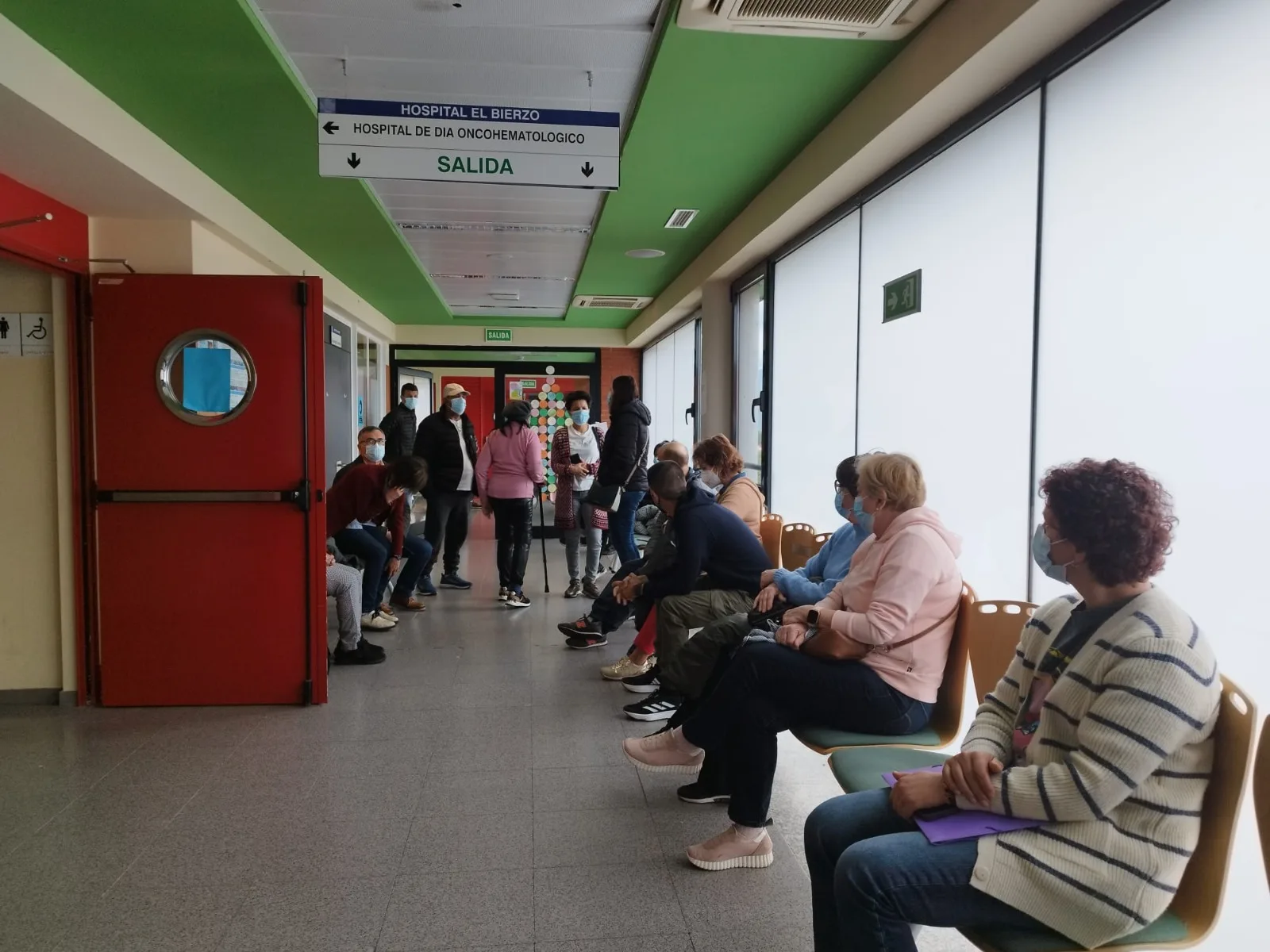 La Junta de Castilla y León busca soluciones para fidelizar oncólogos en El Bierzo