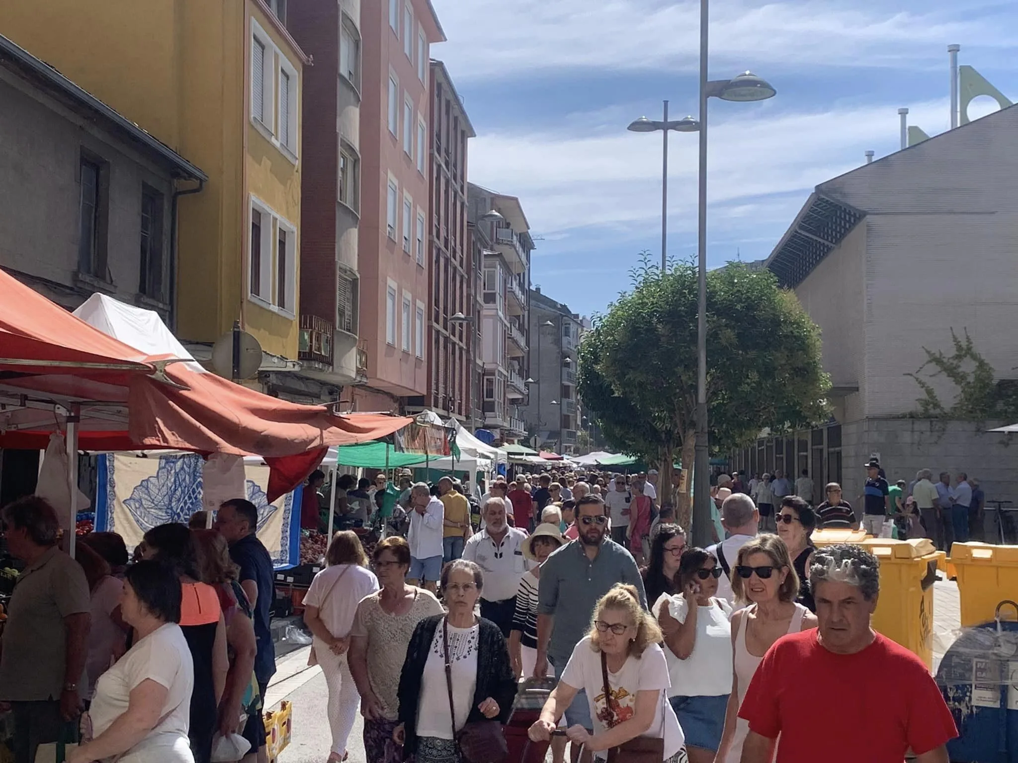 El PSOE critica la gestión del concejal de Comercio por "romper" la unidad del mercado tradicional sin diálogo