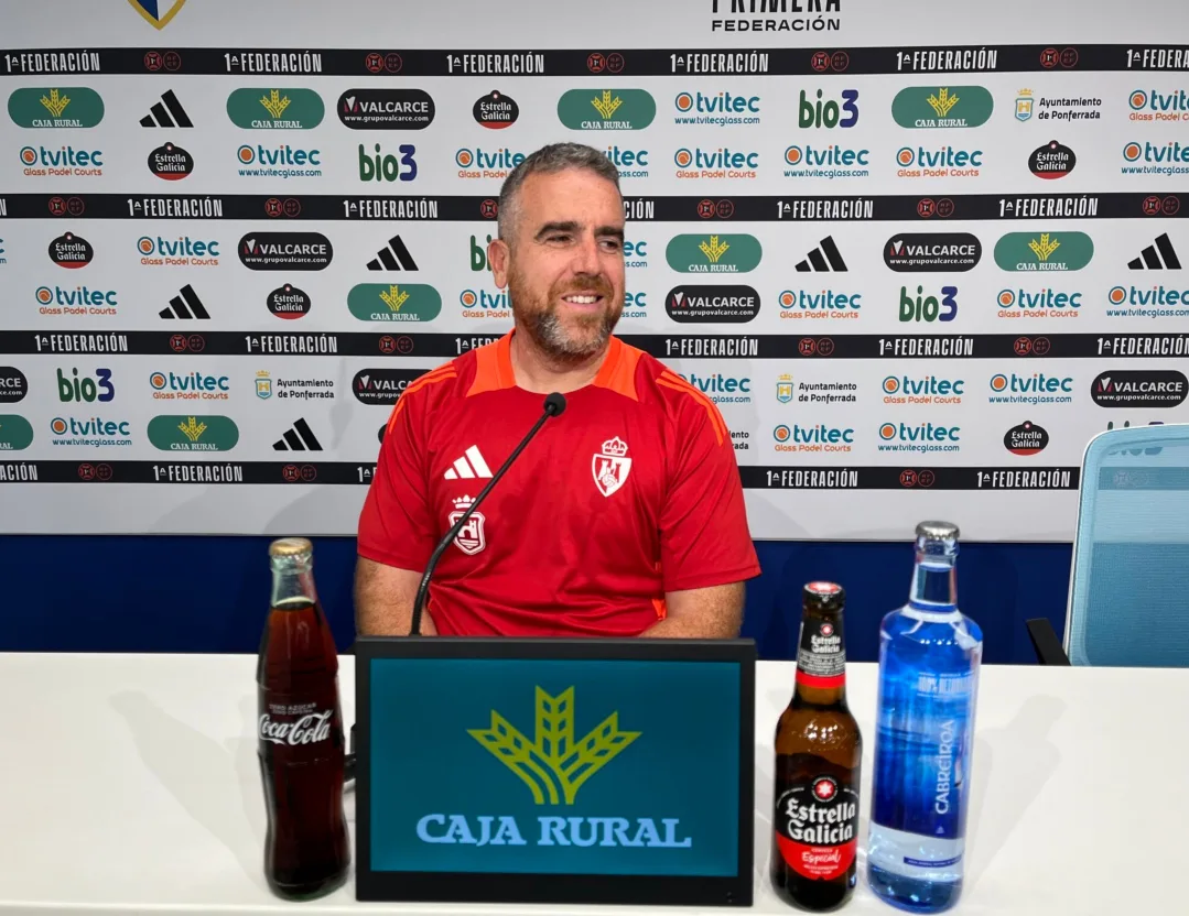 Javi Rey: “Tenemos que hacer un partido muy completo en Zubieta; Borja Fernández ha completado el entrenamiento a buen ritmo y está disponinle”
