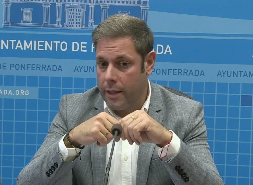 Alonso: “Hasta aquí hemos llegado; ya perdieron con Posada de Valdeón y la carretera de Caín. Diputación tiene al frente de Fomento a un incompetente al que le viene muy grande el cargo”
