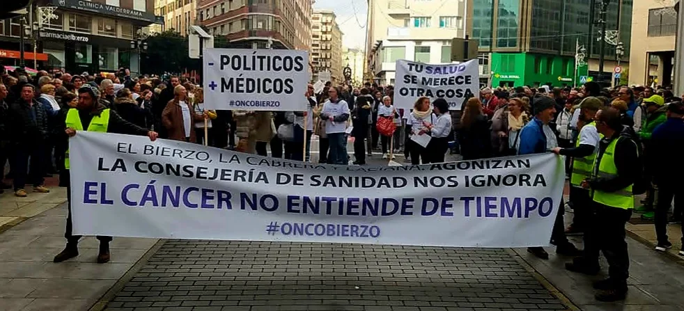 Masiva manifestación en Ponferrada para exigir mejoras en la sanidad del Bierzo y Laciana
