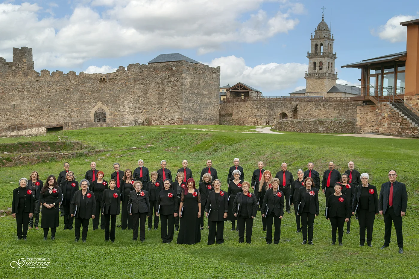 Recital de Reyes de la Coral El Bierzo Canta: Sábado 4 de enero a las 20:00h en la Iglesia de San Antonio