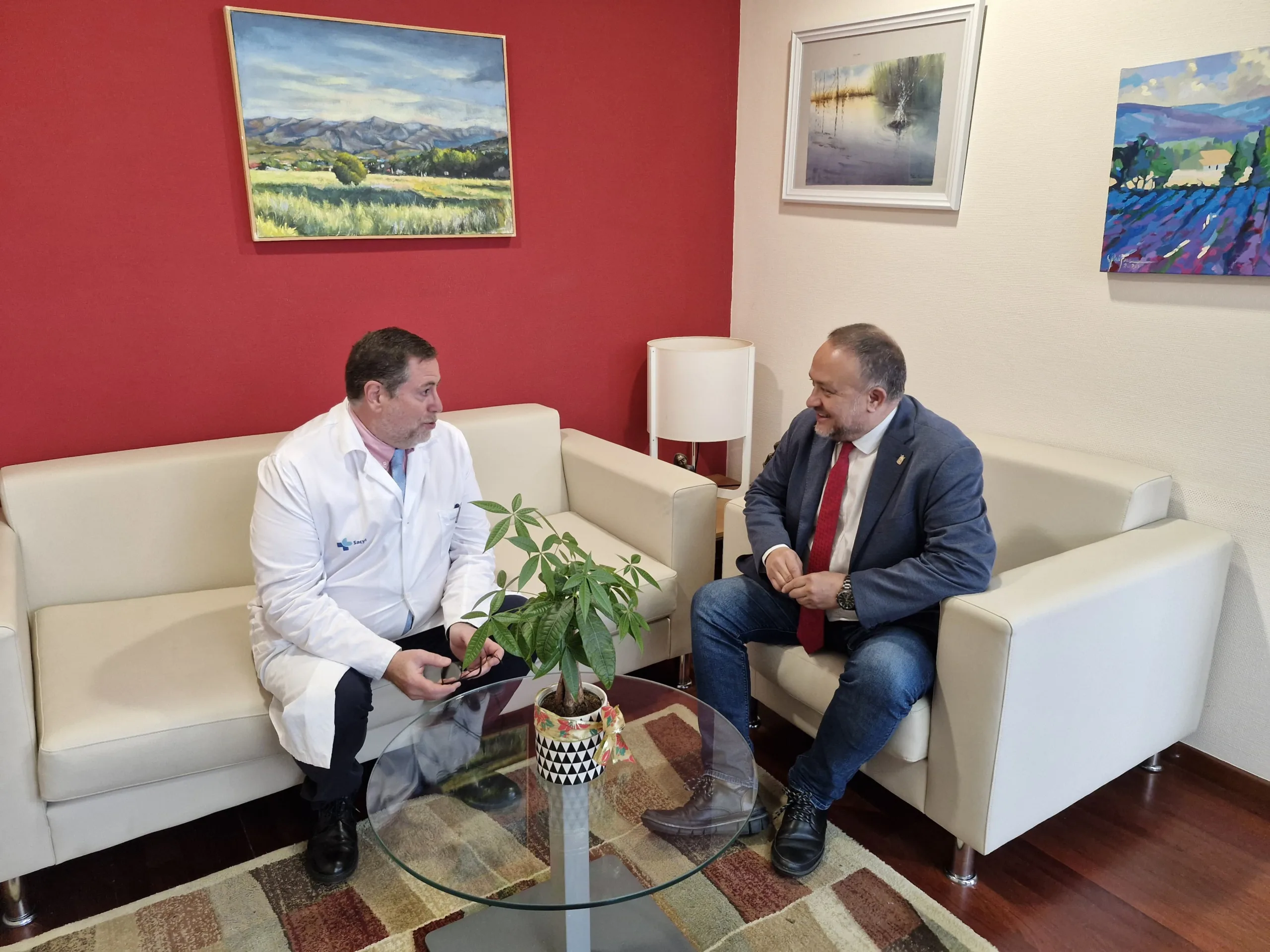 Courel traslada al gerente de Atención Sanitaria del Bierzo las necesidades para la mejora del servicio