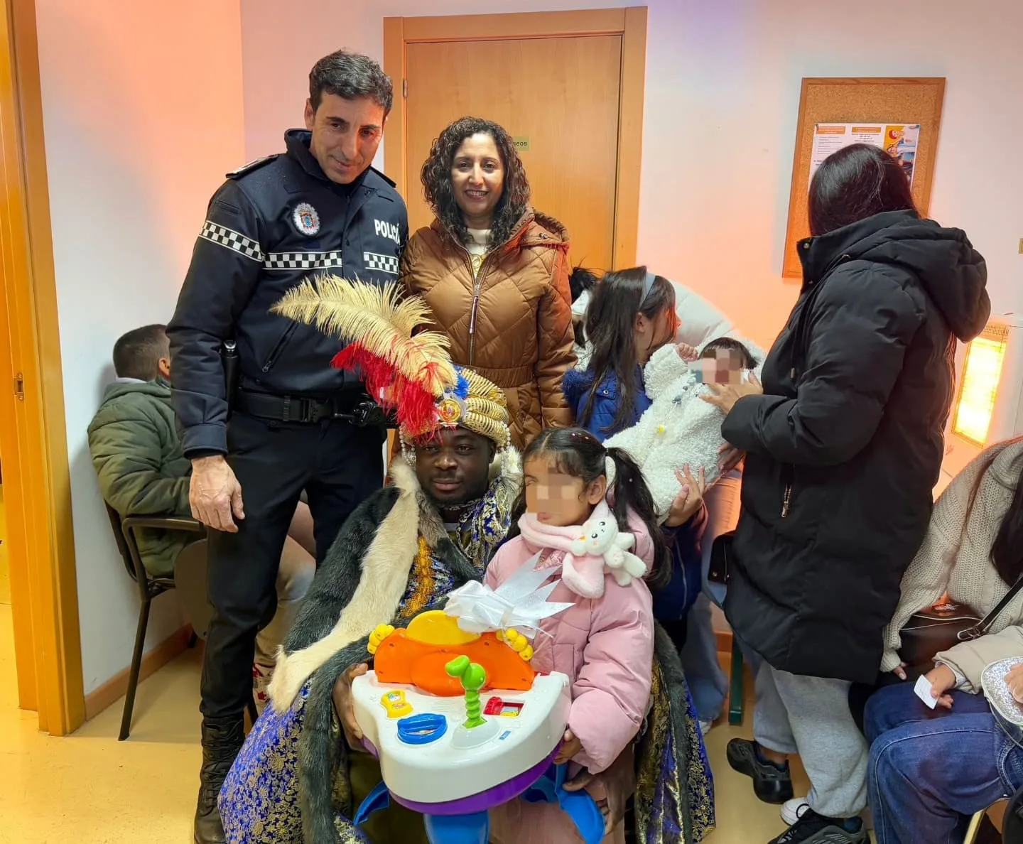 Más de 600 juguetes repartidos en la V Campaña Solidaria de la Policía Municipal de Ponferrada