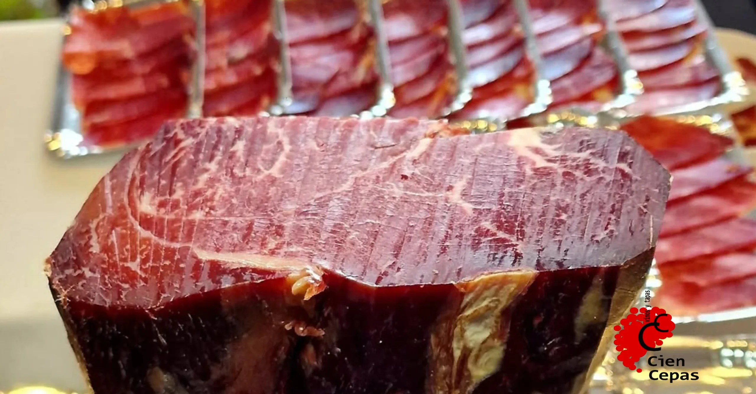 El Bar Cien Cepas de Bembibre celebra este domingo su vermú con corte de cecina