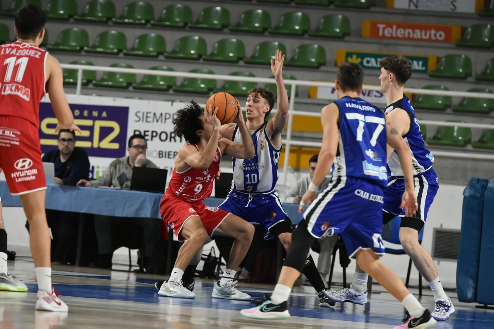 La Cultural Leonesa remonta y se lleva el derbi provincial frente al Clínica Ponferrada (77-82)