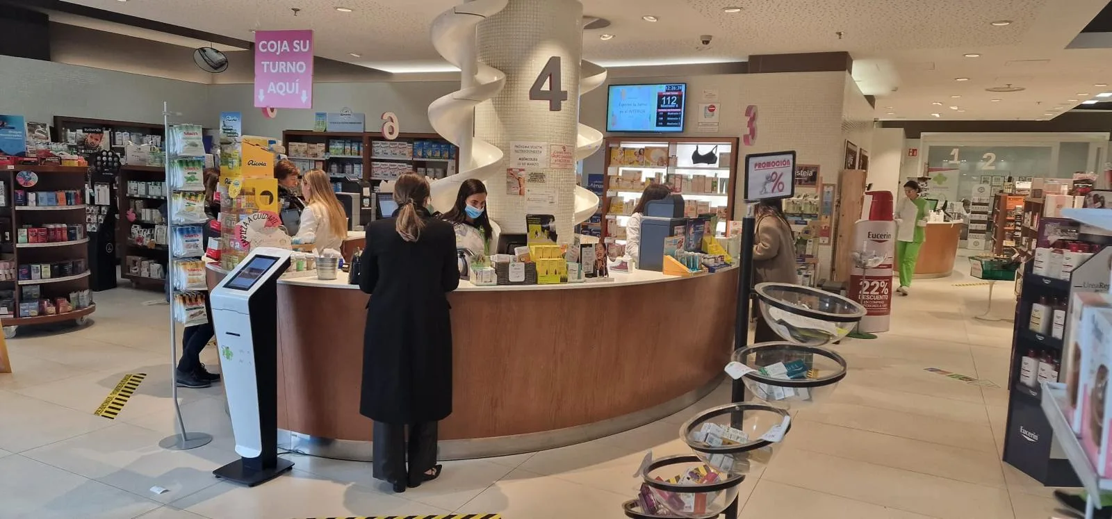 Farmacia La Rosaleda: Servicio completo y atención 24 horas