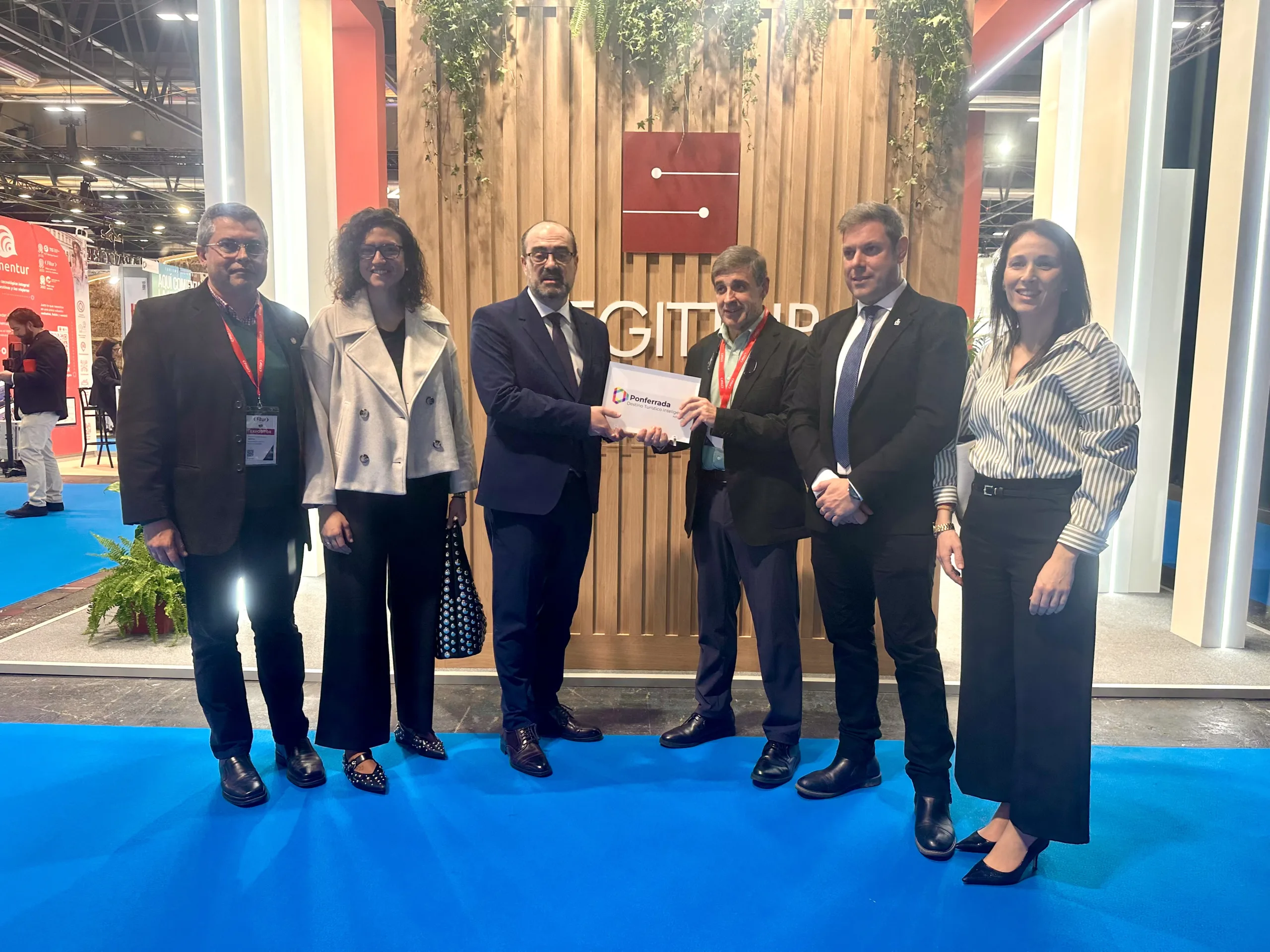 Ponferrada recibe en FITUR la renovación del distintivo 'Destino Turístico Inteligente Adherido'