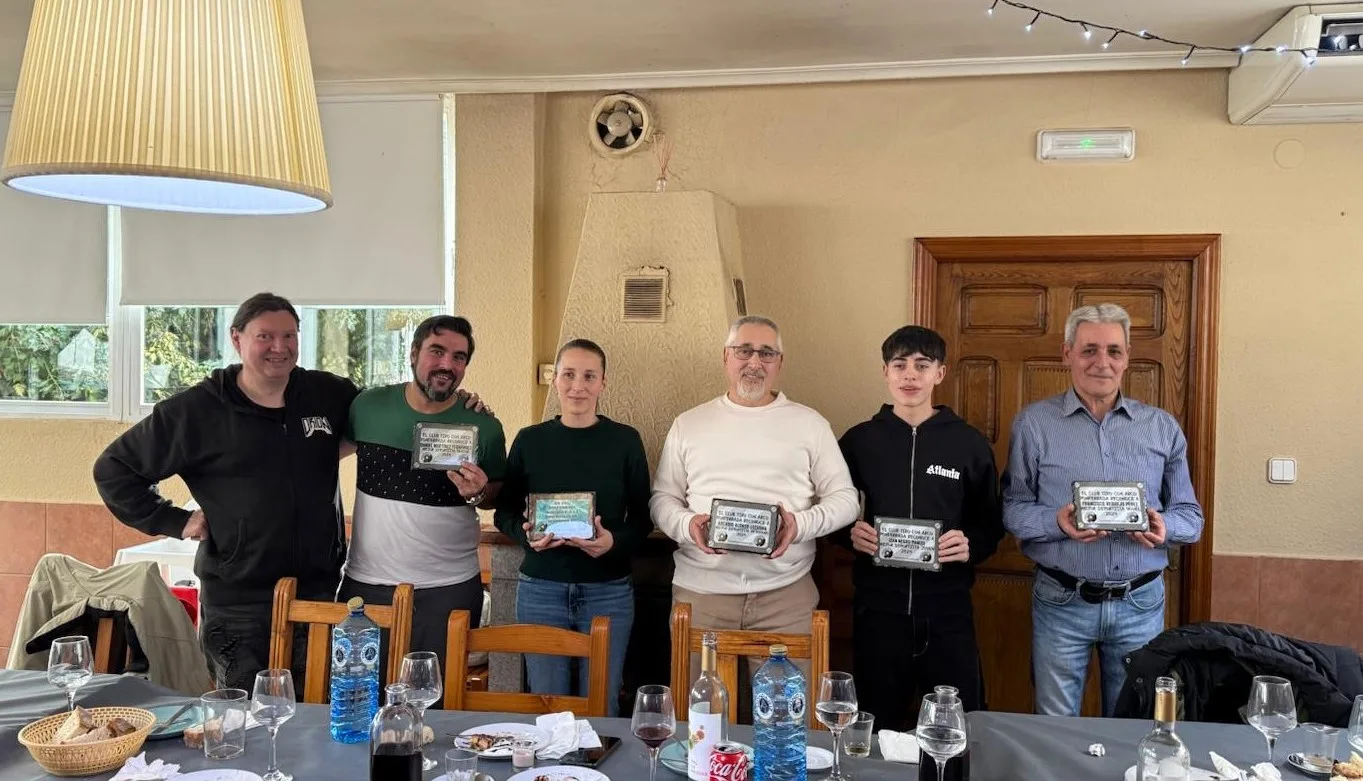 El Club de Tiro con Arco Ponferrada celebra su comida anual y premia a sus mejores deportistas de 2024