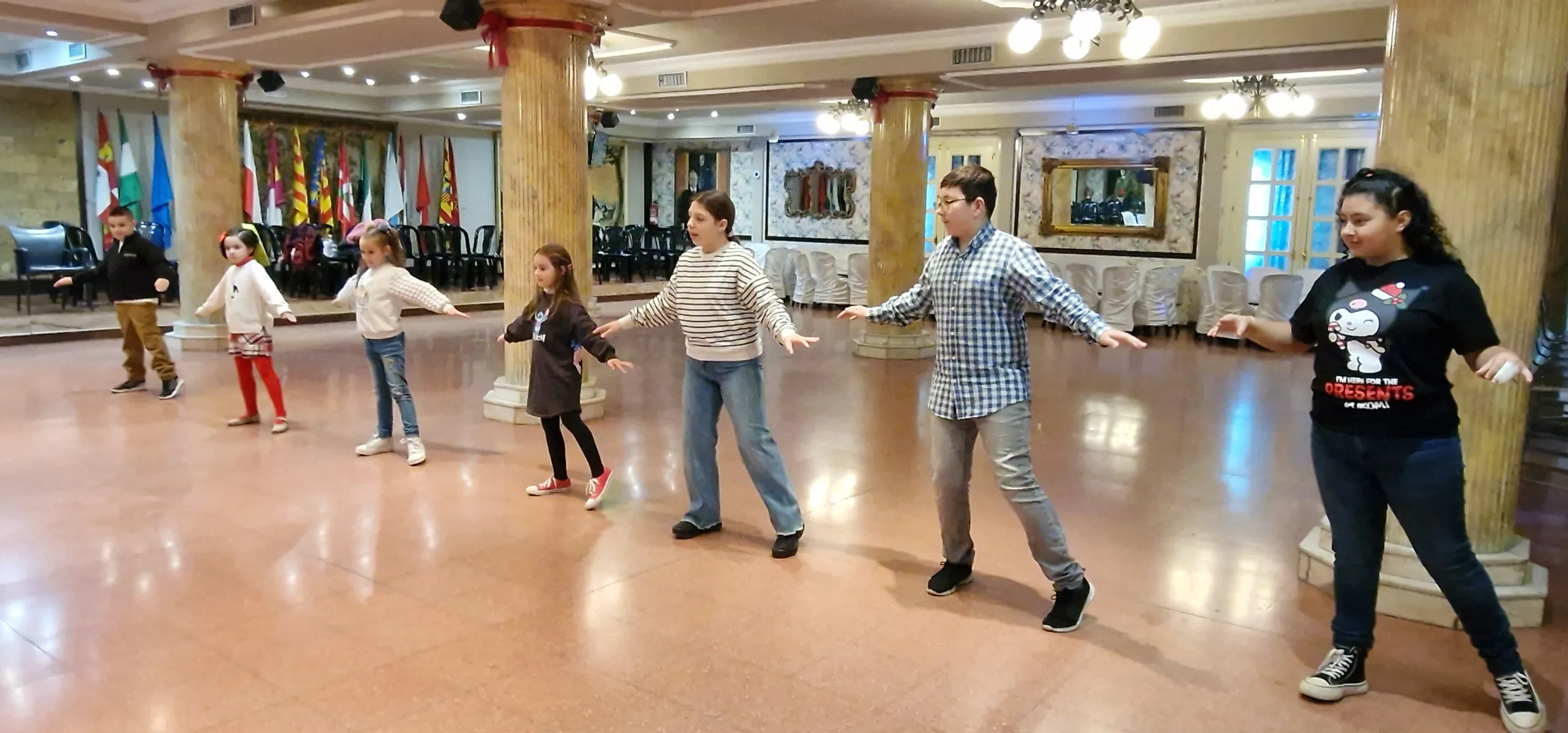 [VIDEOS-FOTOS] Clases de baile para niños en Ponferrada Park: Samba, tango, pasodoble y disco con Álex Szalkai
