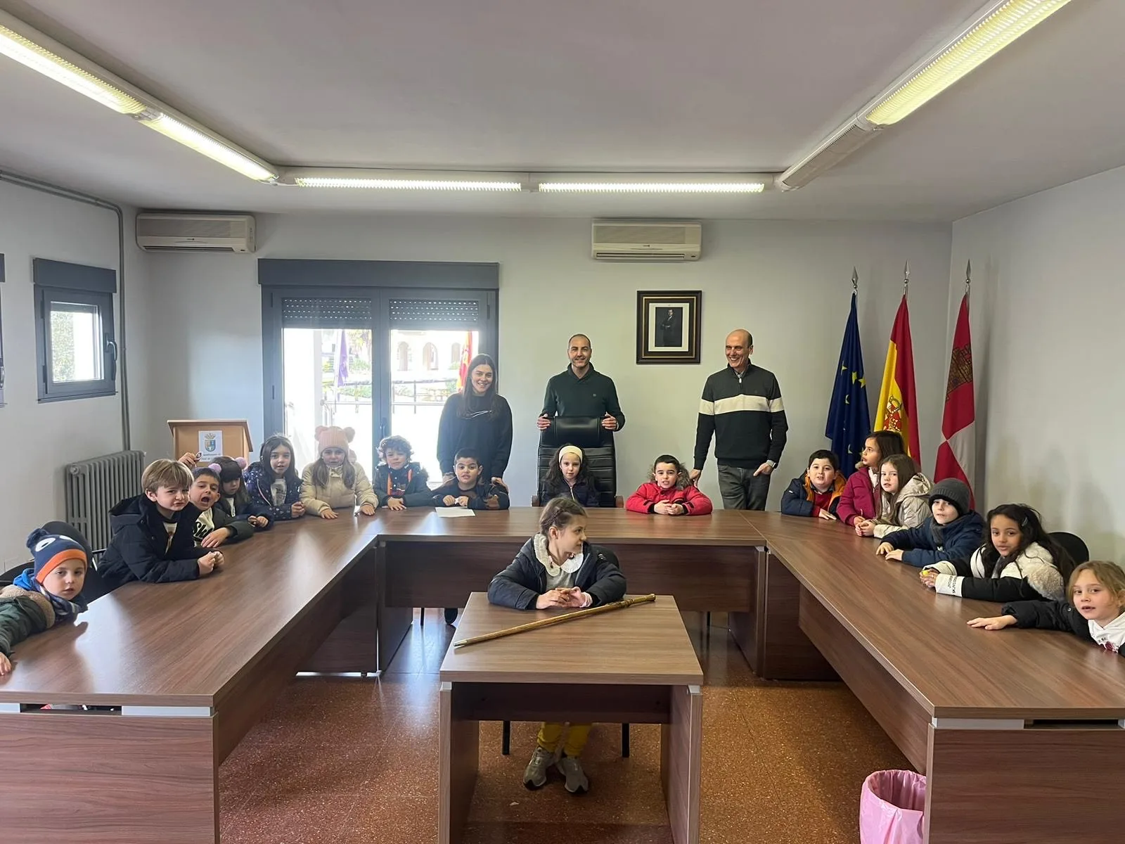 Los alumnos de 1º y 2º de Primaria del CEIP de Toral de los Vados visitan el Ayuntamiento