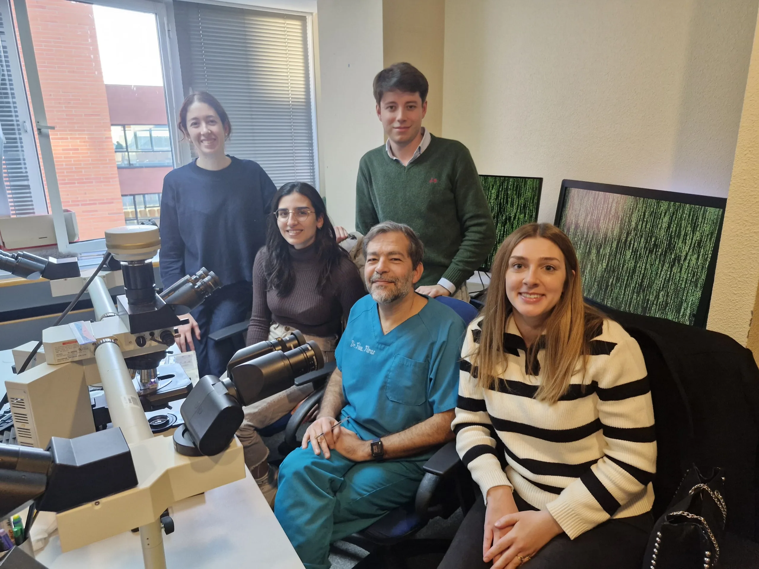 La GASBI recibe a cuatro residentes dermatólogos para formación en Anatomía Patológica