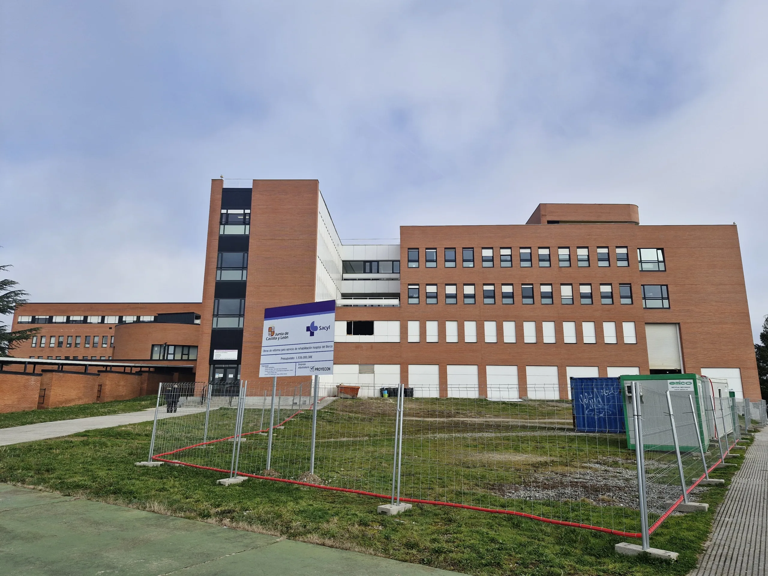 Mañueco anuncia la licitación del nuevo acceso a 'El Bayo' y confirma la adjudicación de la redacción del proyecto para la unidad de radioterapia