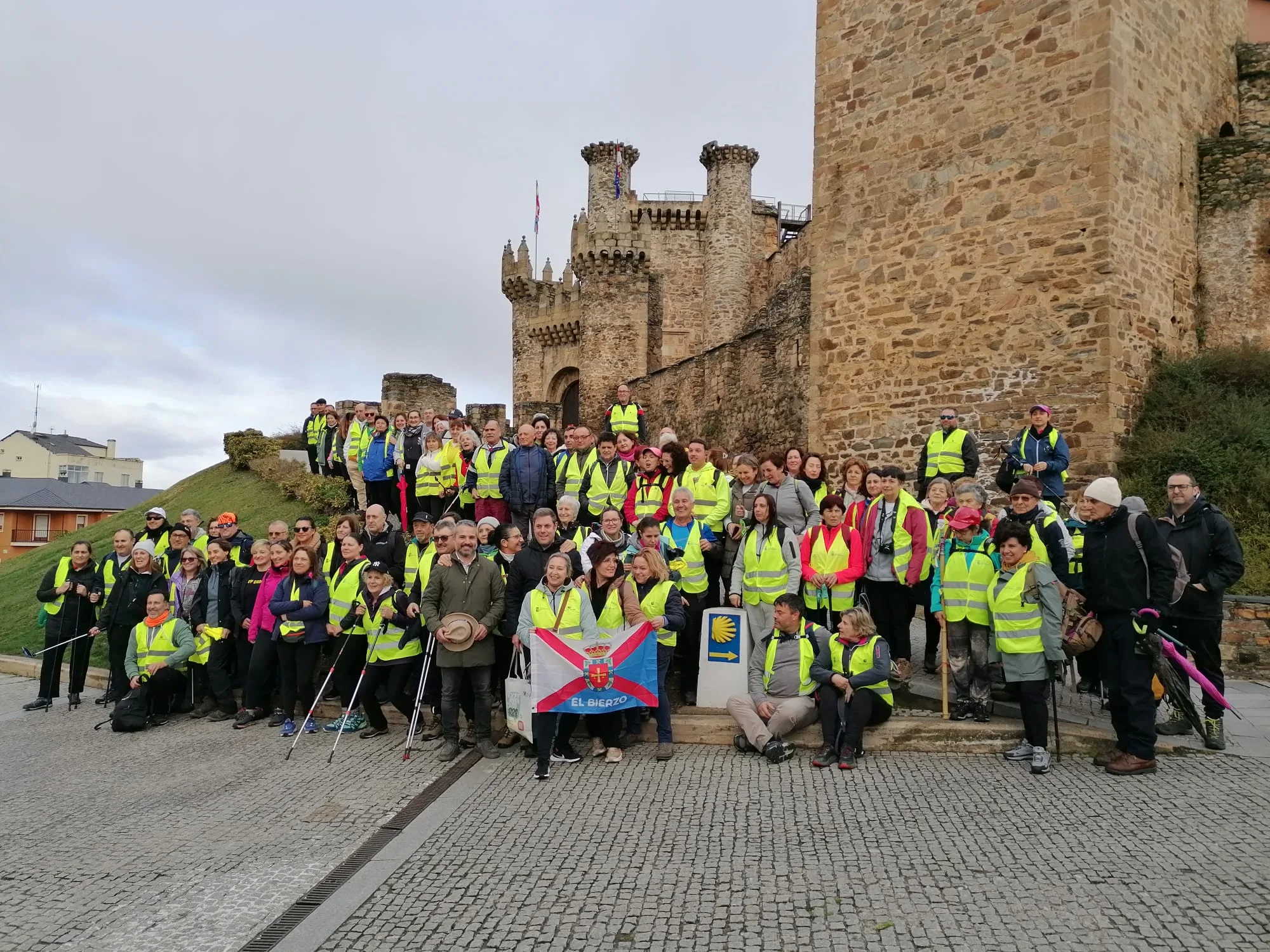 Ponferrada da la bienvenida a 110 peregrinos de Vilanova de Arousa en el Camino de Invierno