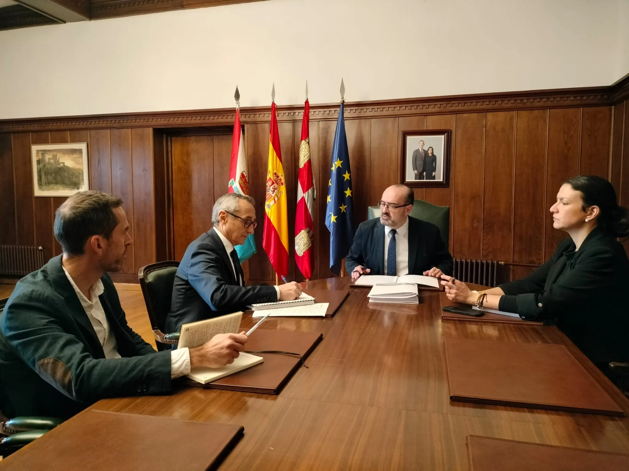 El alcalde de Ponferrada se reúne con Endesa para "actualizar proyectos clave" como la cubrición del Canal de Cornatel y el impulso a los terrenos de Compostilla II