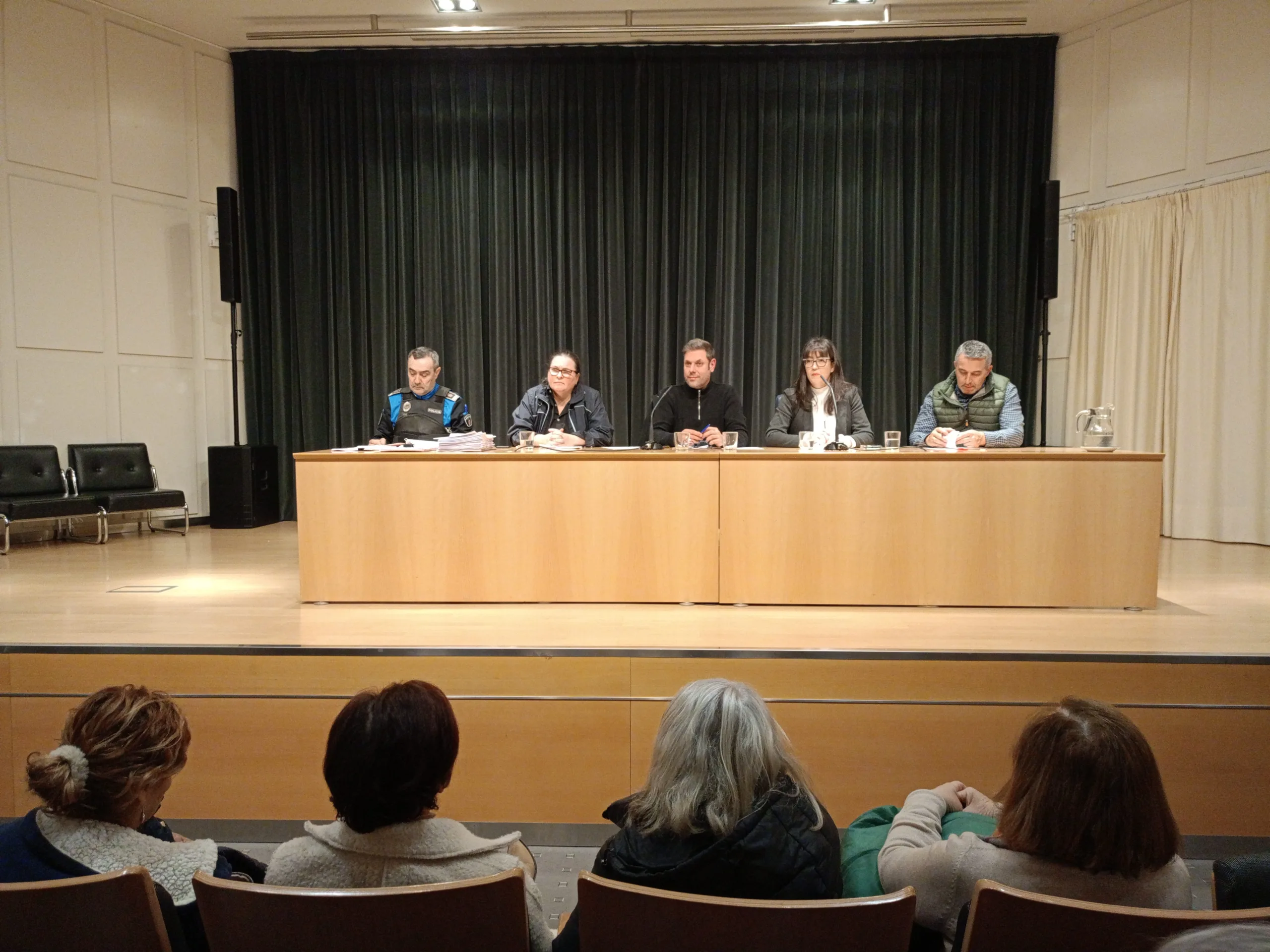 Ponferrada impulsa el cuidado de las colonias felinas con la instalación de nuevas tolvas y el refuerzo del Plan CER
