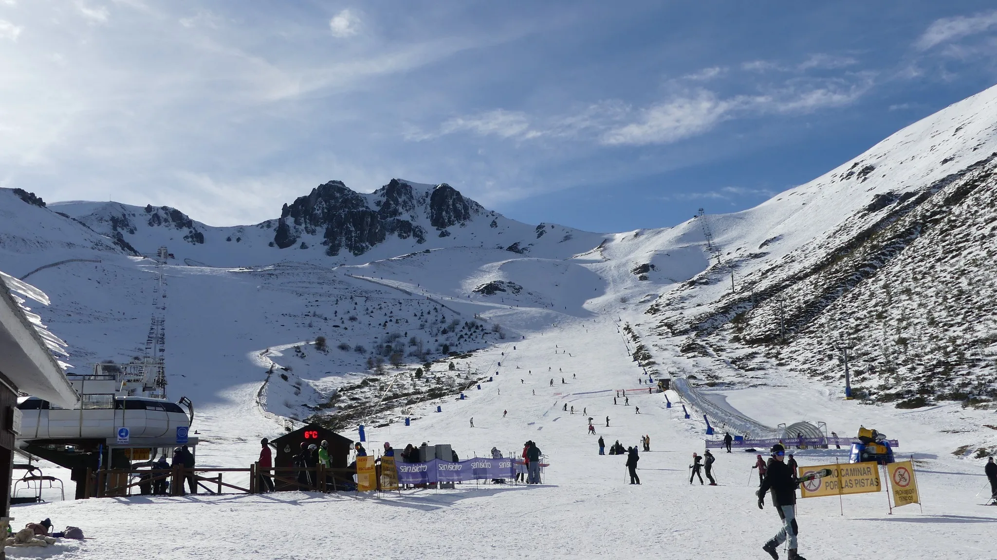 Las estaciones de San Isidro y Valle Laciana-Leitariegos preparadas para el fin de semana con 15 kilómetros esquiables