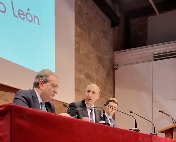 Díez reivindica la Autonomía de León con un informe jurídico que aborda la segregación mediante "planteamientos teóricos carentes de jurisprudencia"