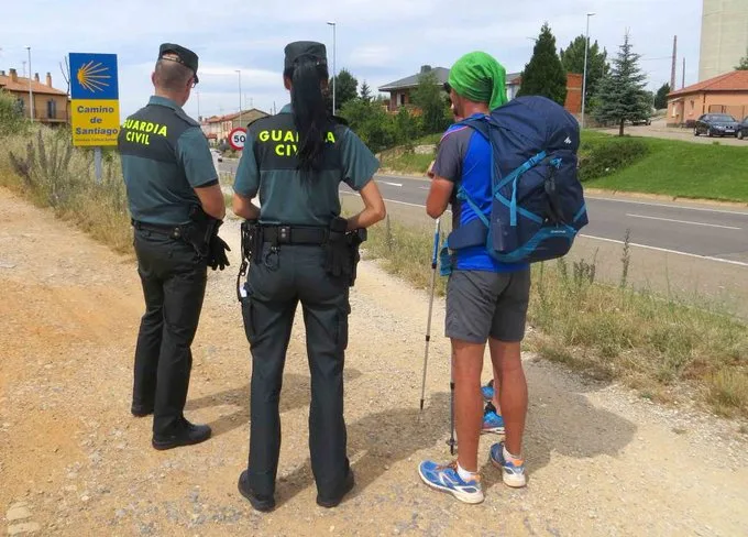 Identificado y localizado el presunto autor del hurto al descuido de una mochila de una peregrina en Cacabelos