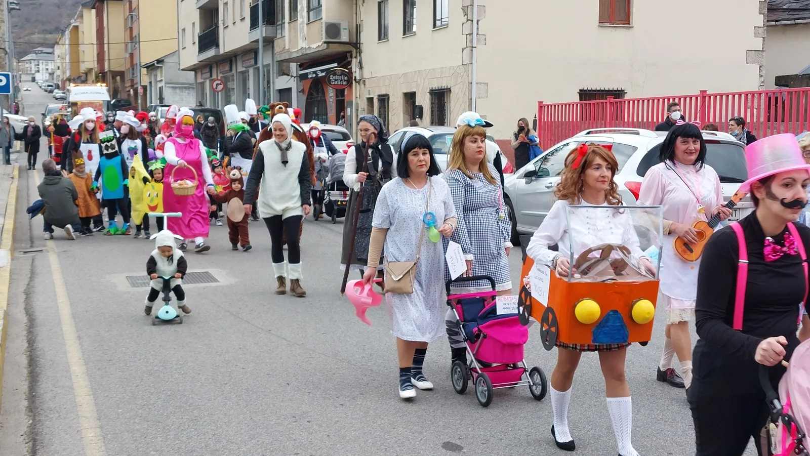 Villablino celebra su Carnaval 2025 con desfile, concurso y actividades infantiles