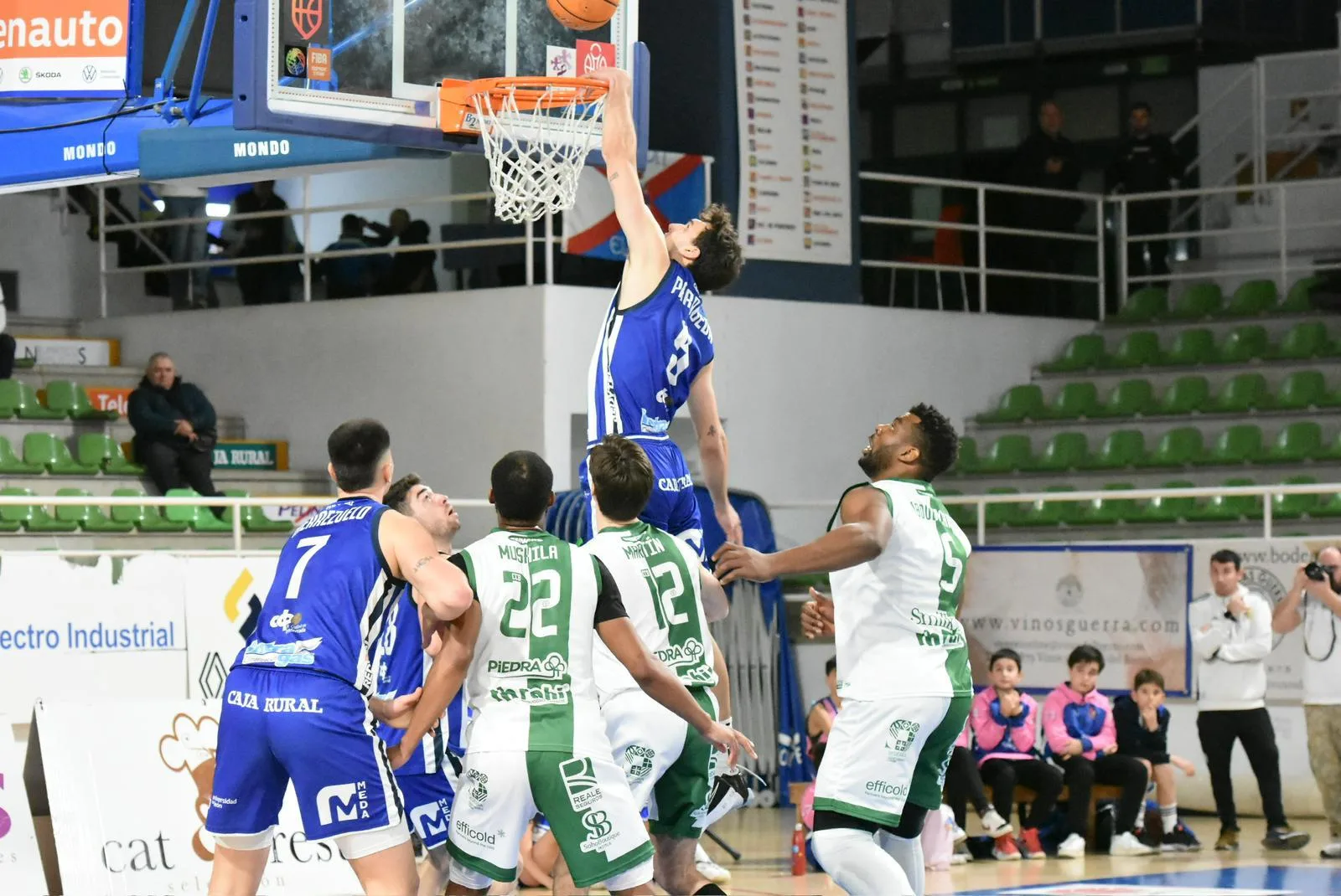 [FOTOS] Clínica Ponferrada SDP se impone a Coto Córdoba en un duelo clave por el play-off (77-67)