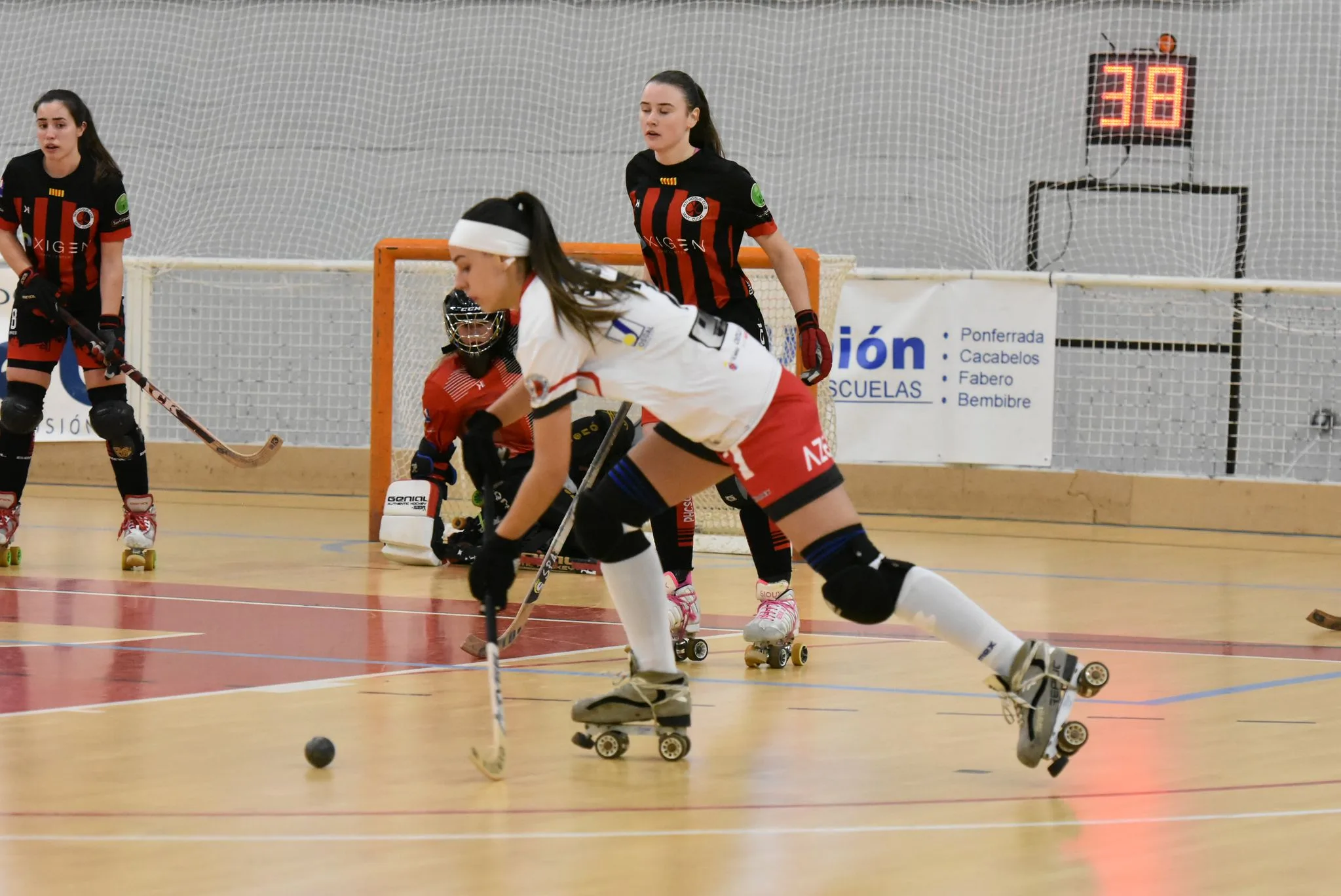 [FOTOS] Derrota ajustada del Bembibre H.C. ante el Sant Cugat (0-1)
