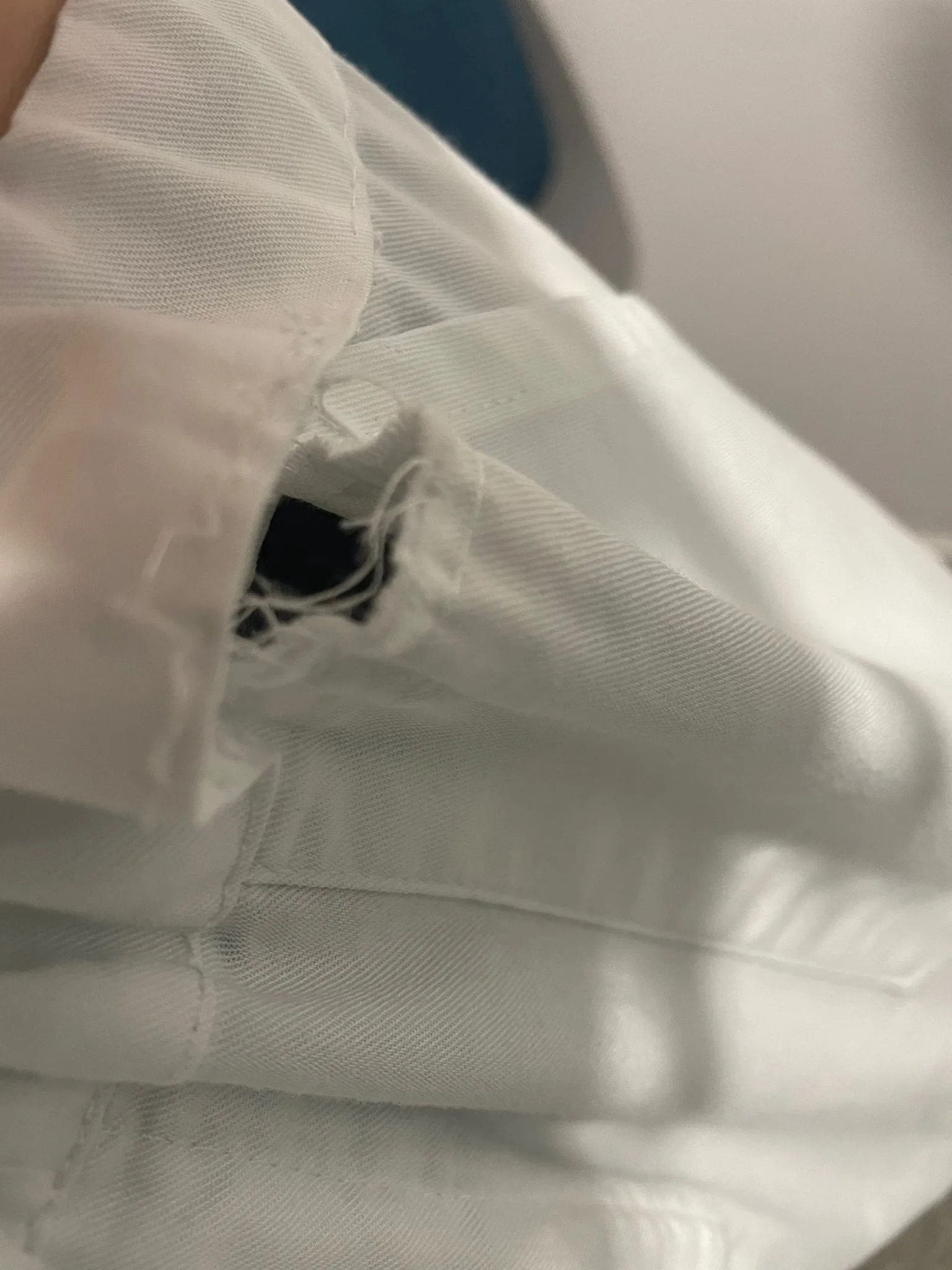 SINGEFE denuncia el deterioro y "racionamiento" de los uniformes de trabajo en el Hospital El Bierzo
