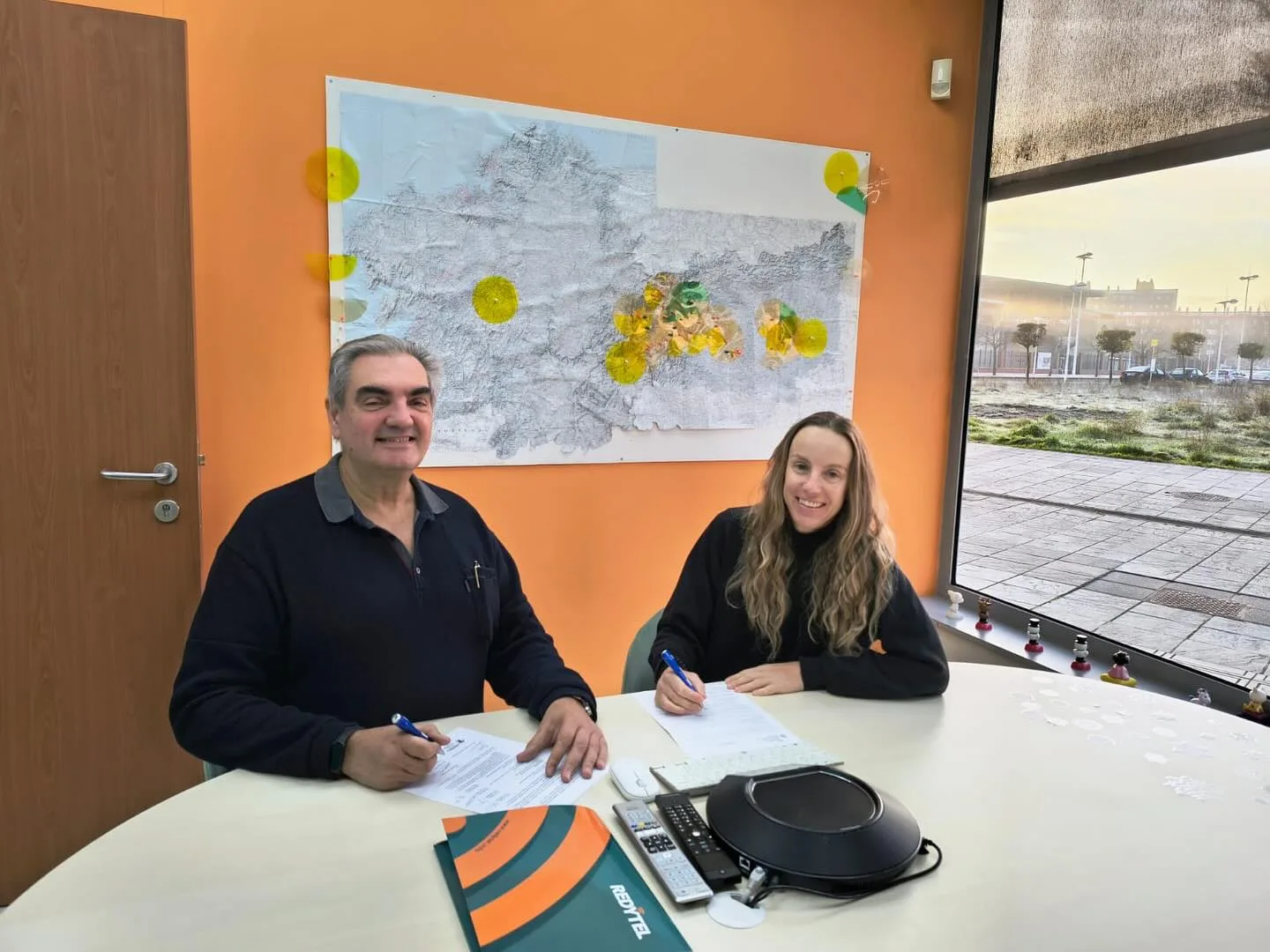 Redytel renueva su patrocinio con Carolina Laurentiu para 2025 y apoya su causa solidaria en el Norseman Xtreme Triathlon