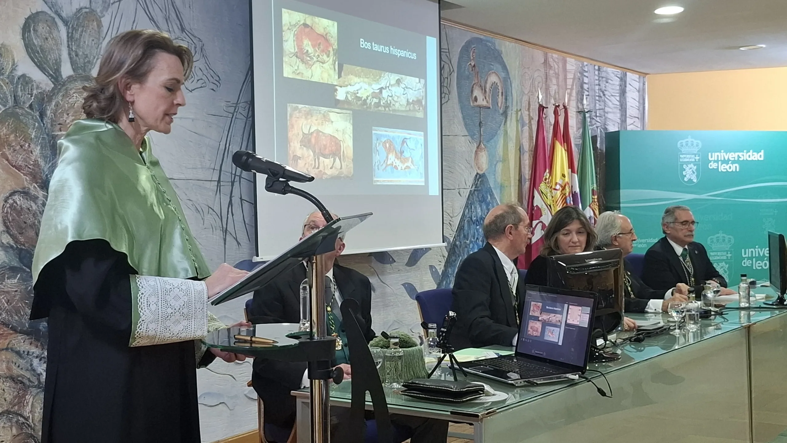 La rectora de la ULE defiende el enfoque ‘One Health’ y el papel clave de los veterinarios en la salud pública