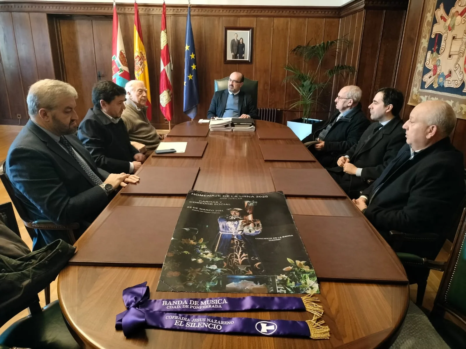 Encuentro del alcalde con la Cofradía Jesús Nazareno de El Silencio