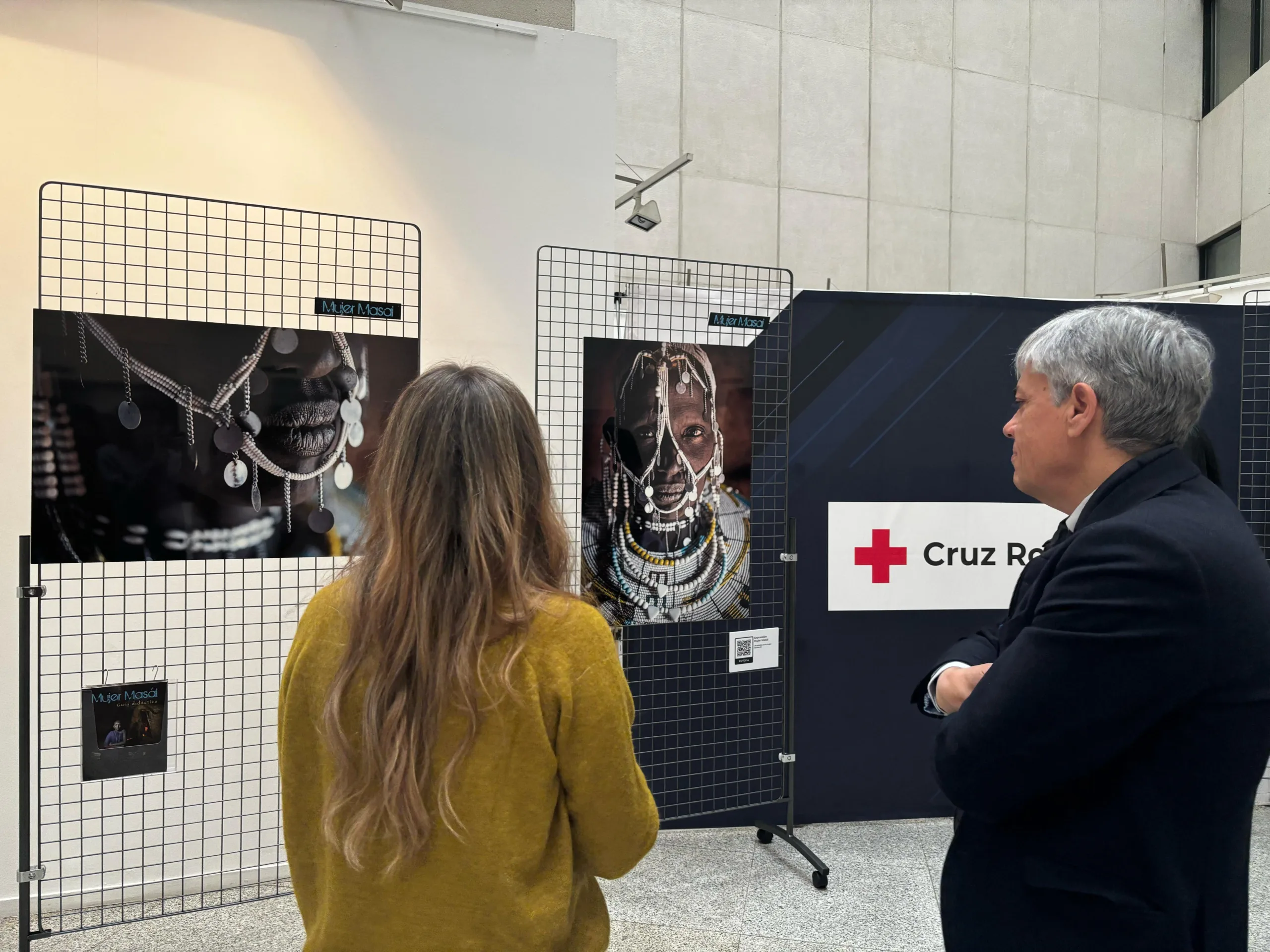 La Junta y Cruz Roja León acercan la realidad de la mujer masái a través de una exposición fotográfica en la Delegación