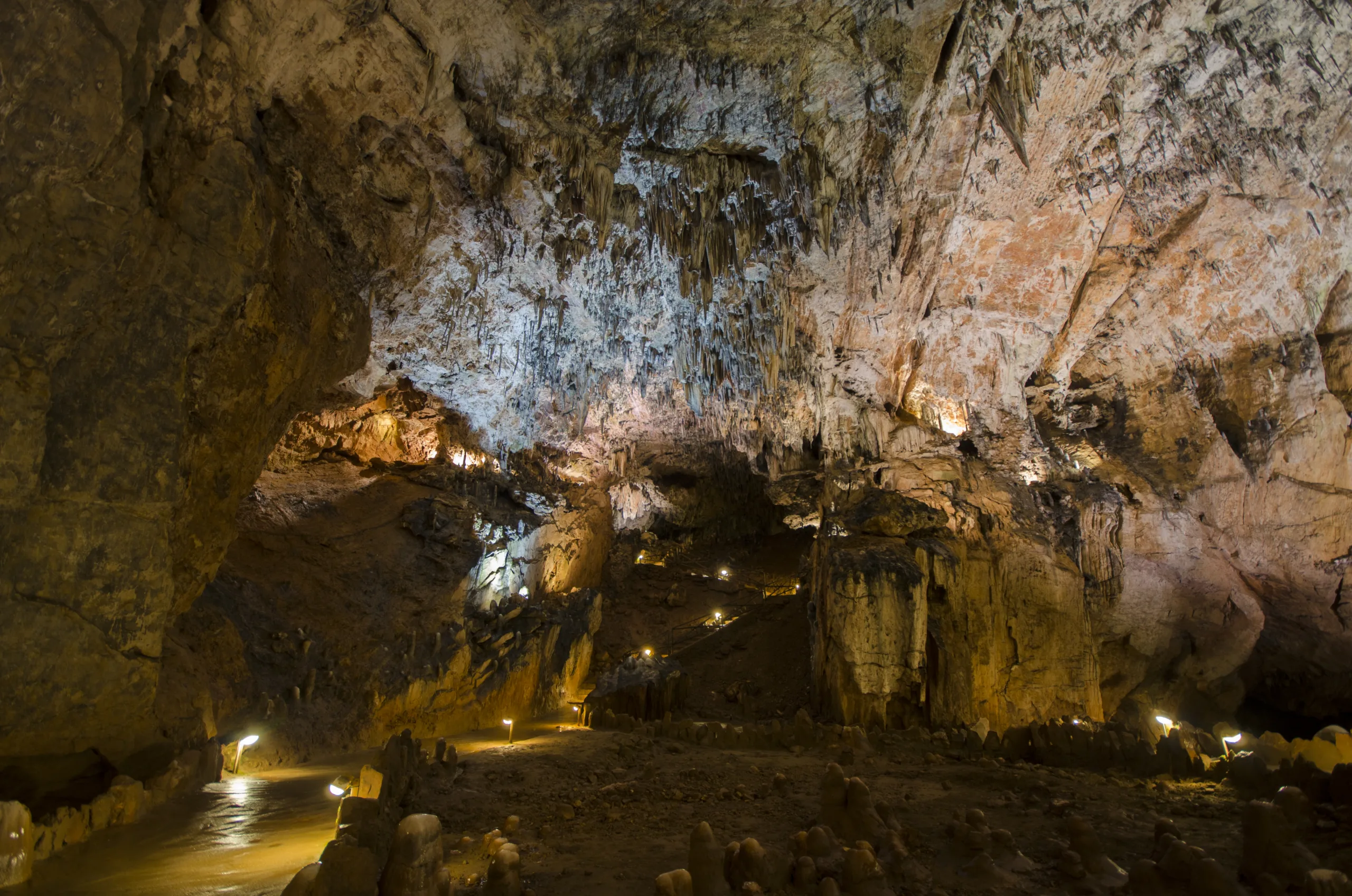 La Cueva de Valporquero Inicia su Temporada 2025 con Nuevas Fechas y Horarios