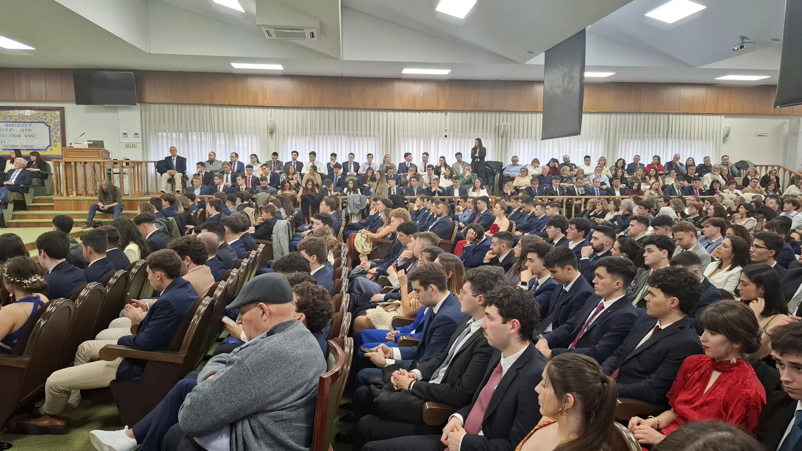 La Universidad de León gradúa a una nueva generación de 300 profesionales en Ingeniería