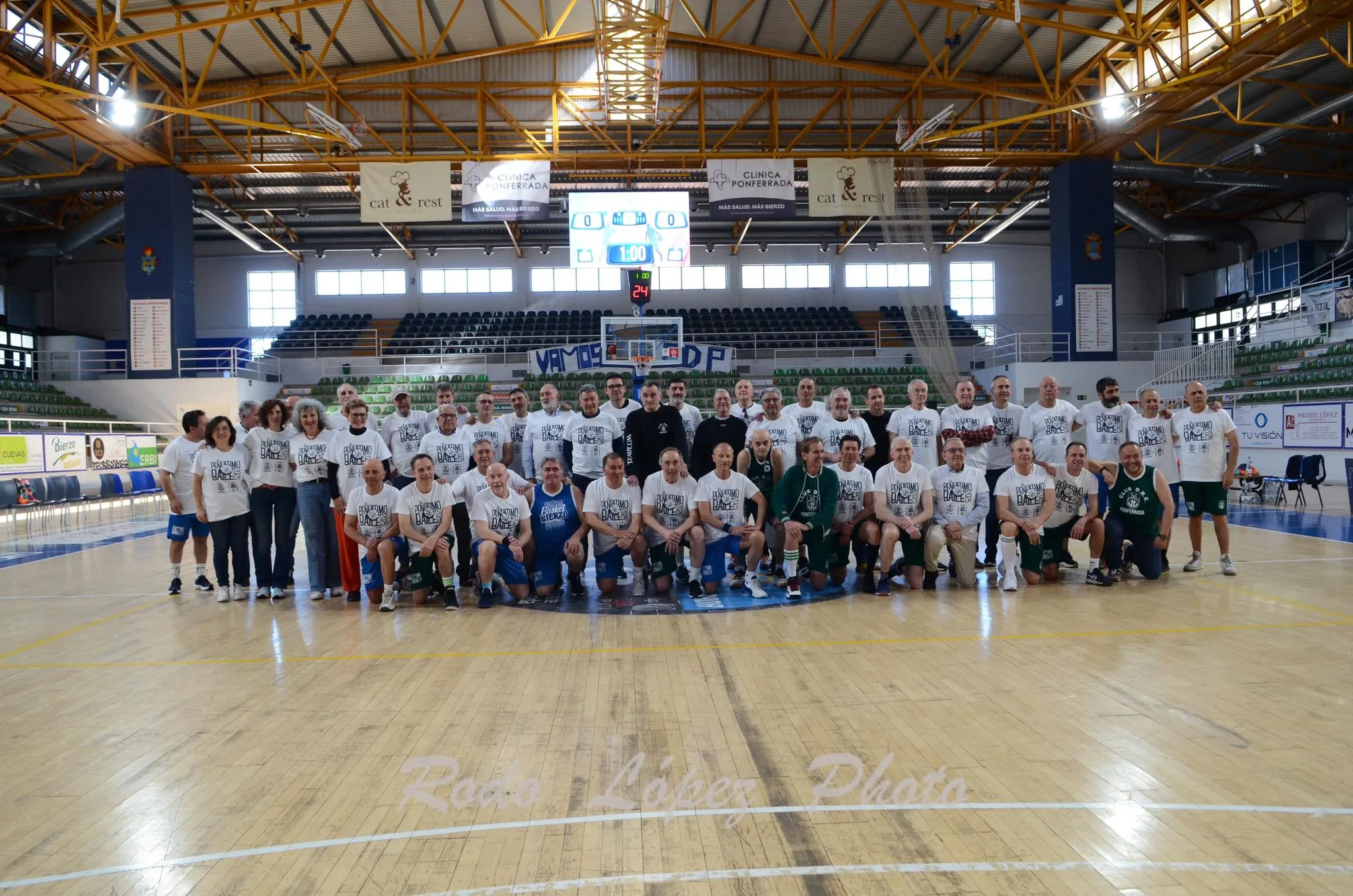 [FOTOS] Emotivo homenaje a Urbano González: El JT vence al Club Basket Bierzo en “El Penúltimo Baile”