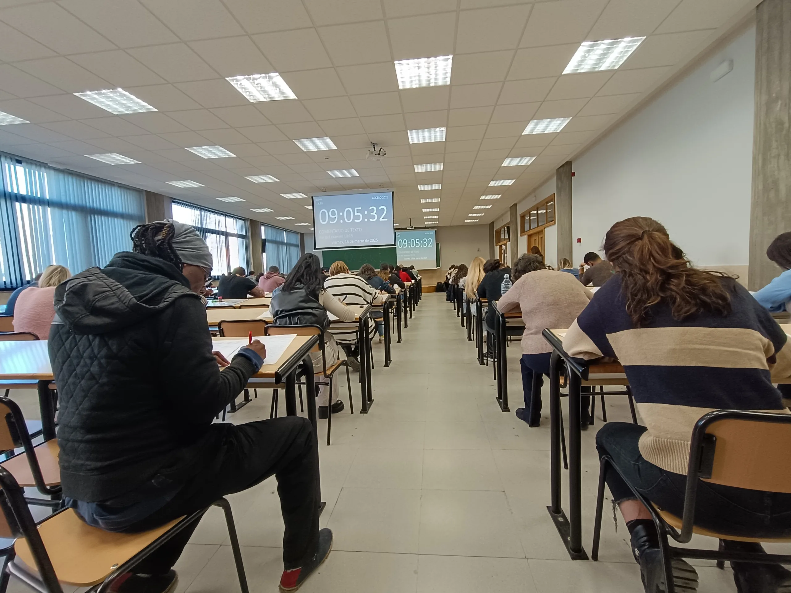 Más de un centenar de personas realiza las Pruebas de acceso a la universidad para mayores de 25 y 45 años en la ULE