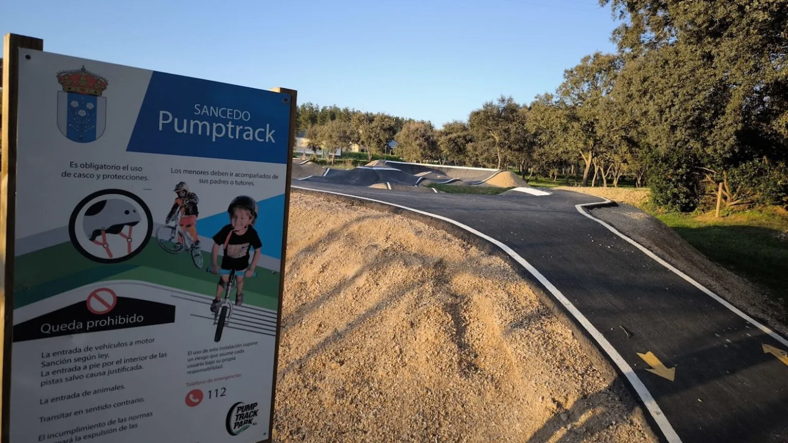 Sancedo inaugura un nuevo circuito Pumptrack para ciclistas y monopatinistas