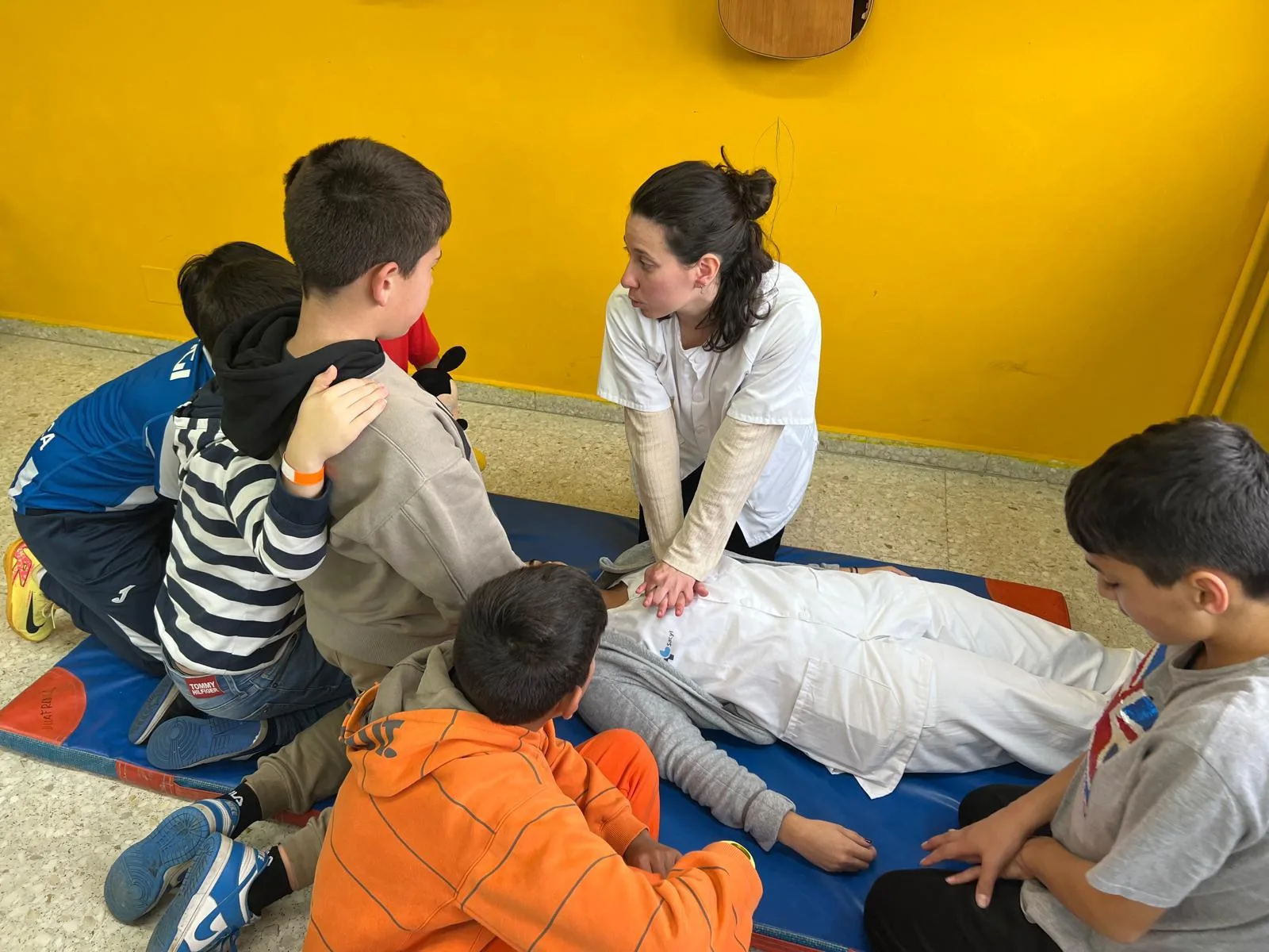 El Centro de Salud de Villafranca imparte talleres de primeros auxilios a escolares de Infantil y Primaria