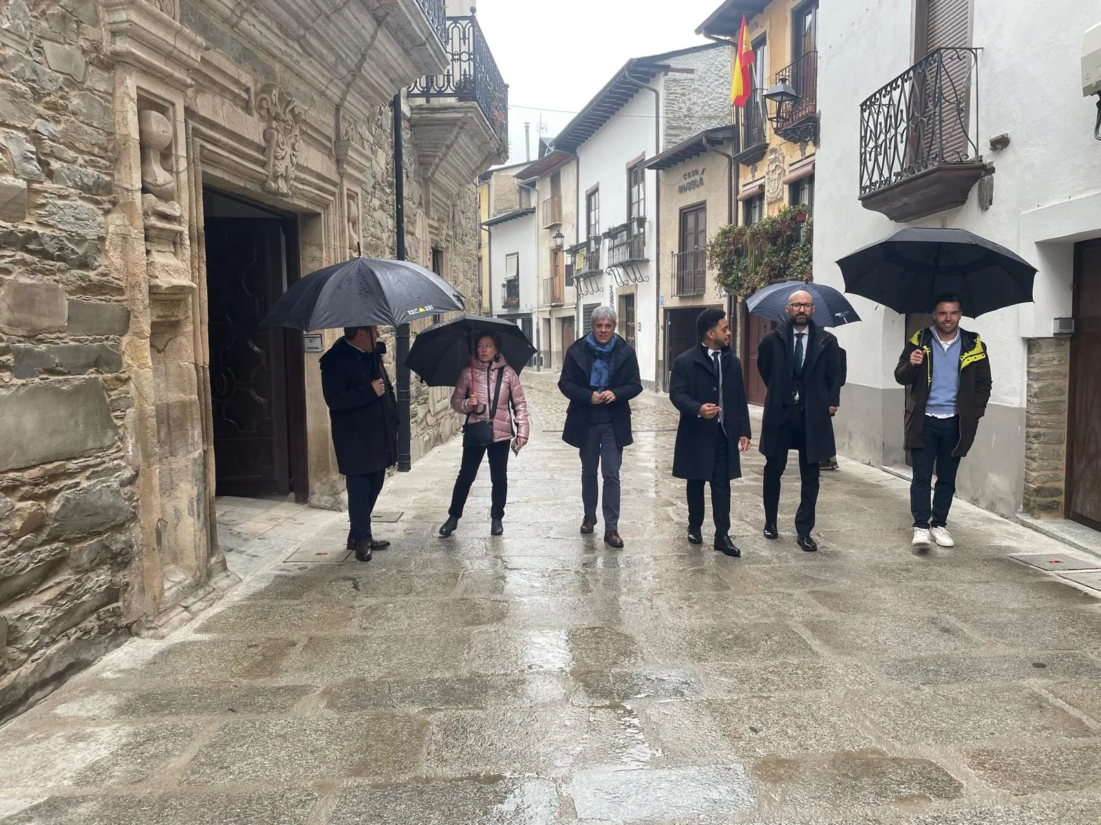 Puesta de largo de la renovada Calle del Agua en Villafranca del Bierzo tras una inversión de un millón de euros