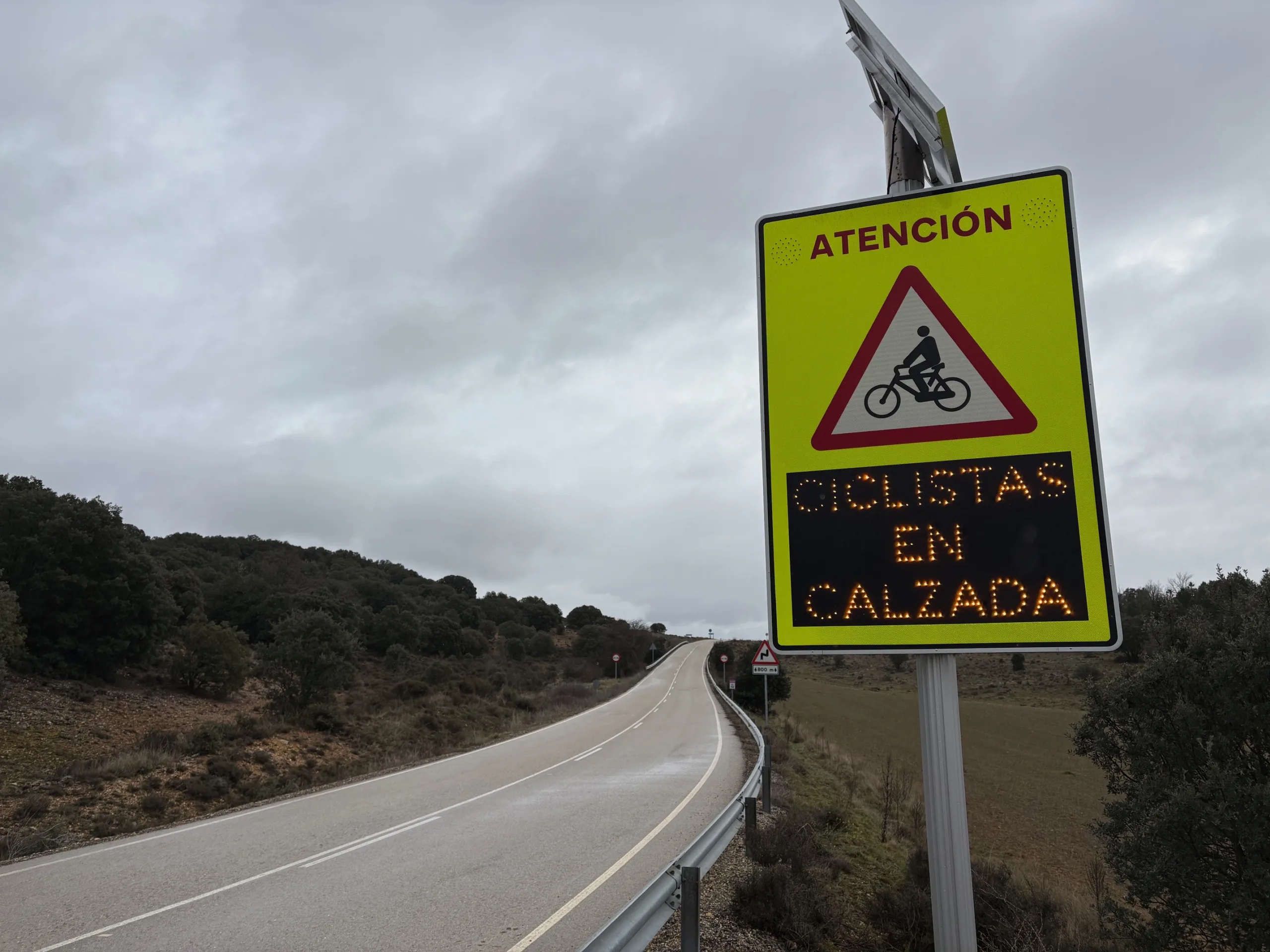 La Junta estudia implantar señales de detección de ciclistas en las carreteras autonómicas para mejorar la seguridad vial