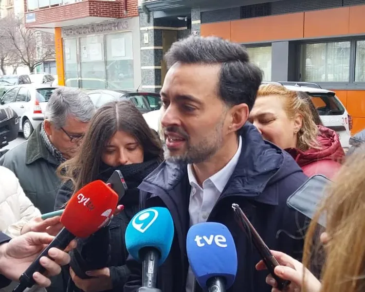 Moreno: "Mi compromiso es y será con todos los alcaldes y alcaldesas del PSOE que, a partir del 16 de marzo, no serán expuestos a la furia de un secretario general si discrepan"