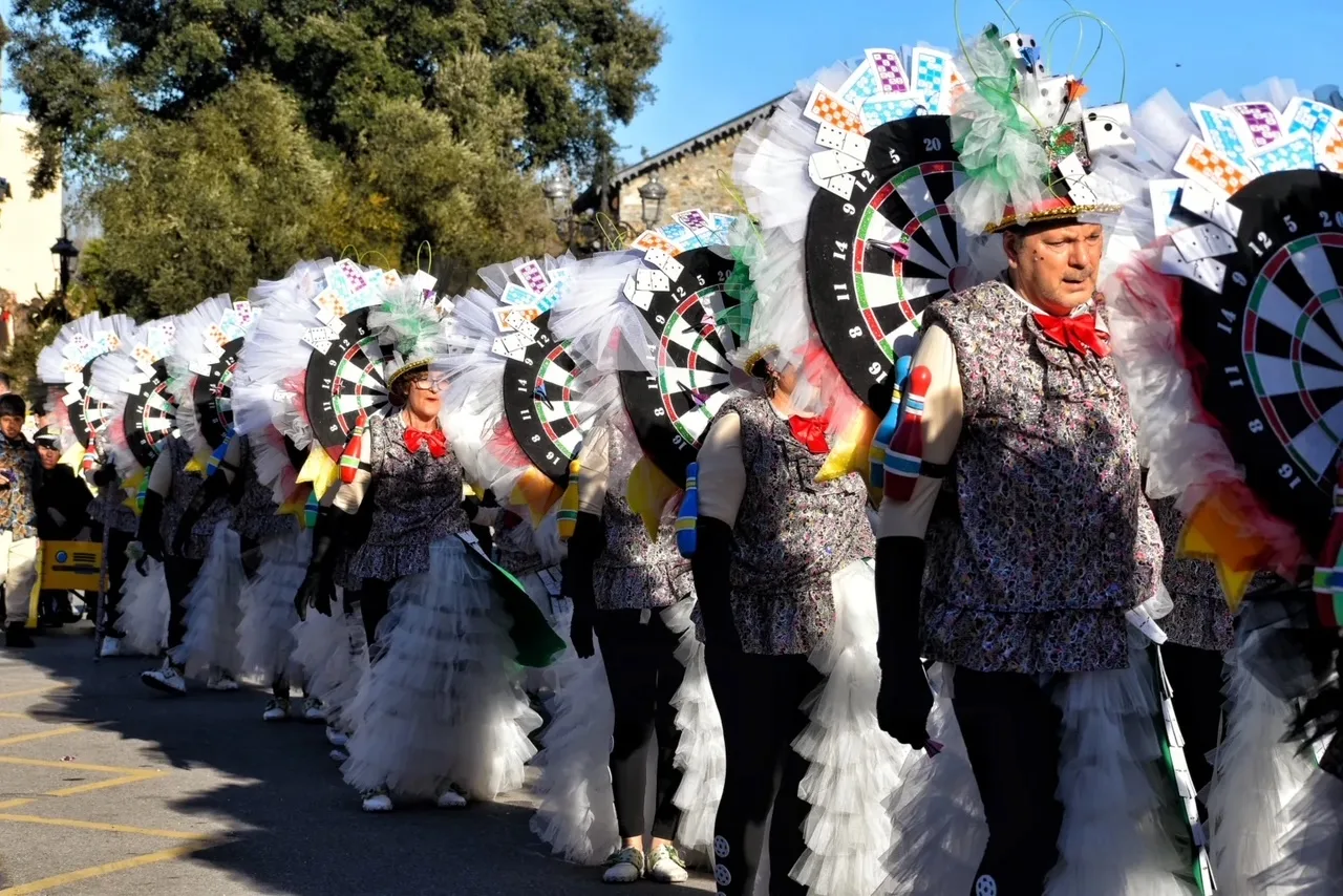 [FOTOS] El Gran Desfile de Carnaval 2025 en Toral de los Vados reparte 1.170 € en premios, destacando la creatividad de los participantes