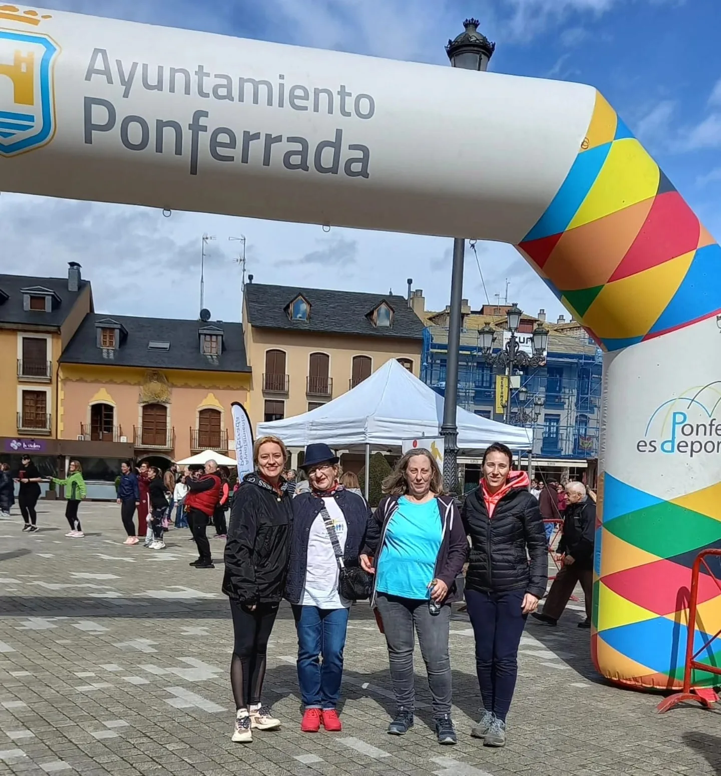 [FOTOS] Éxito en la II Marcha de la Mujer en Ponferrada a favor de AFFI Bierzo