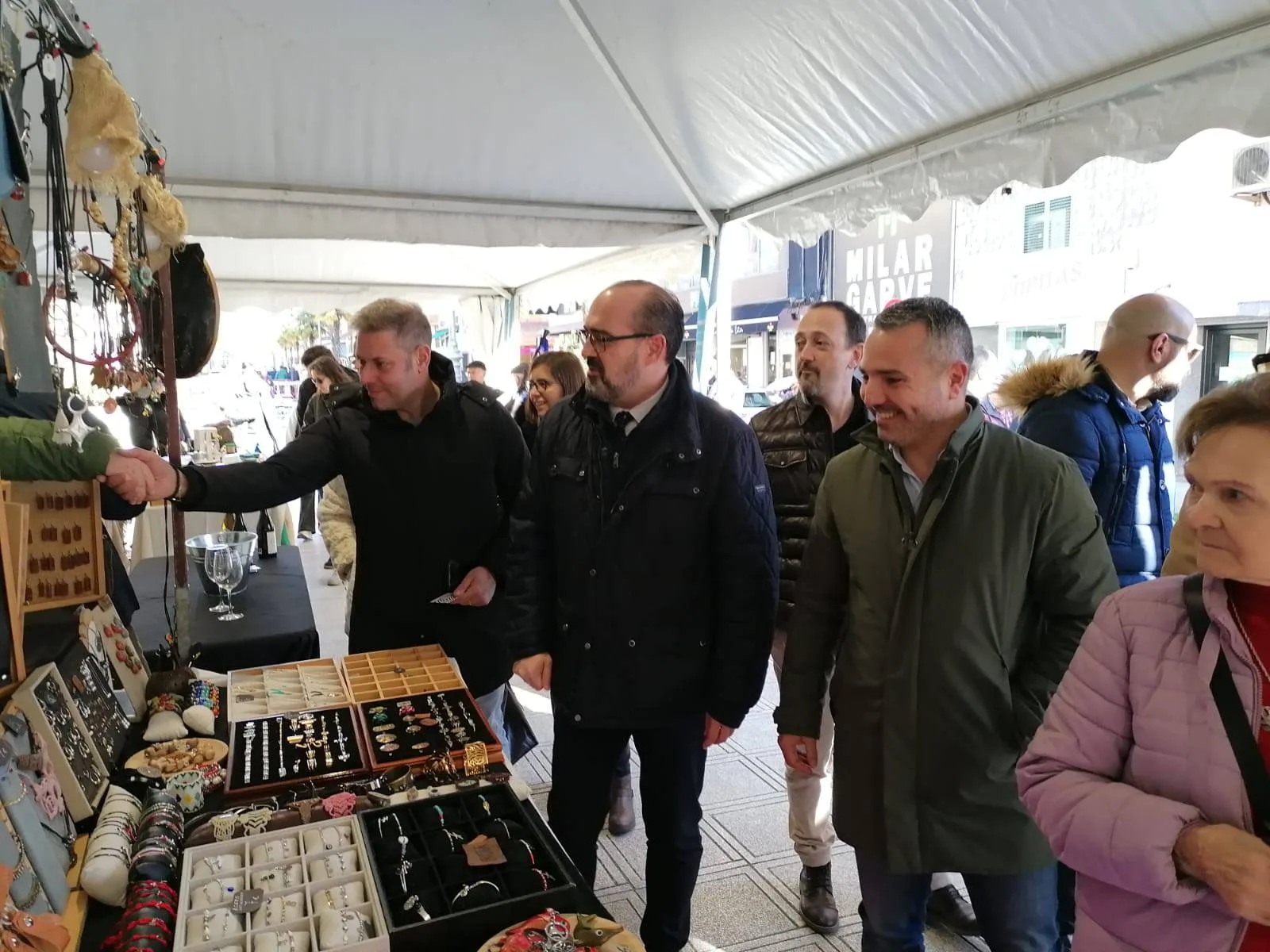 Ponferrada inaugura el Mercado de Invierno con 24 puestos y actividades para dinamizar el comercio local