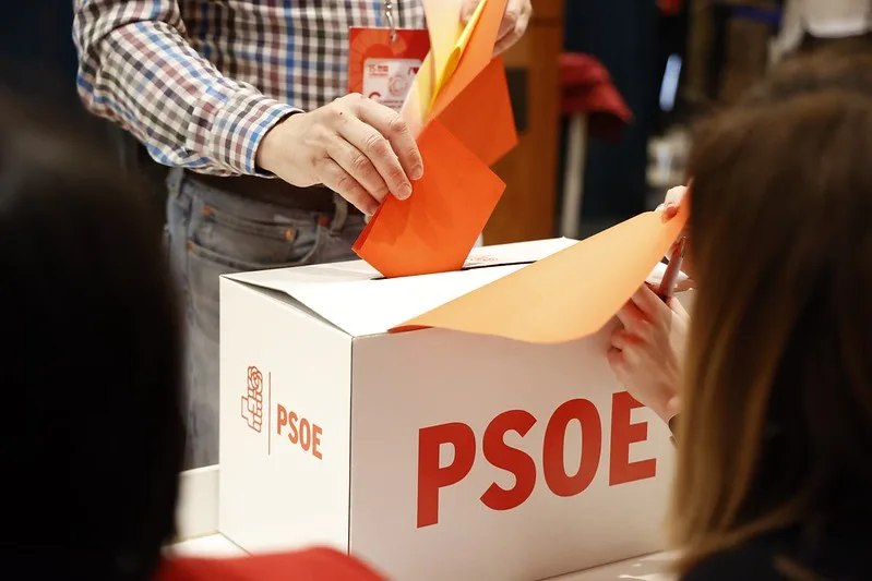 Dos agrupaciones del PSOE se enteran de su "irregular" disolución por parte de la Ejecutiva Provincial a cuatro días de las Primarias entre Cendón y Moreno