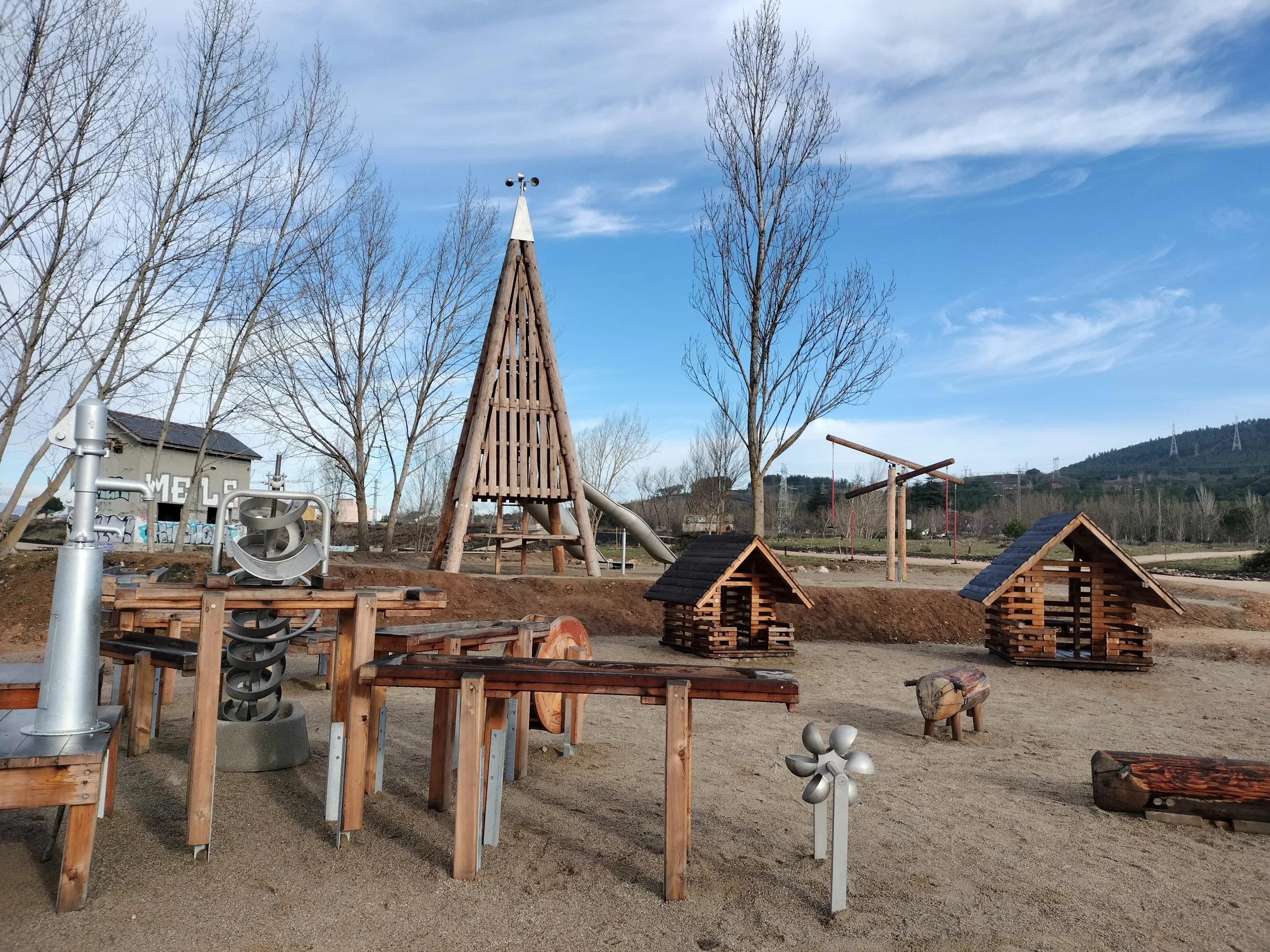 El Ayuntamiento adjudica las obras de la tirolina del Parque de la Juventud en Ponferrada